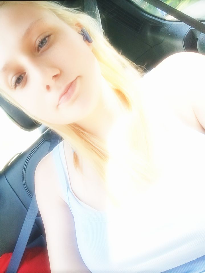 @Kayley😘🖕😘