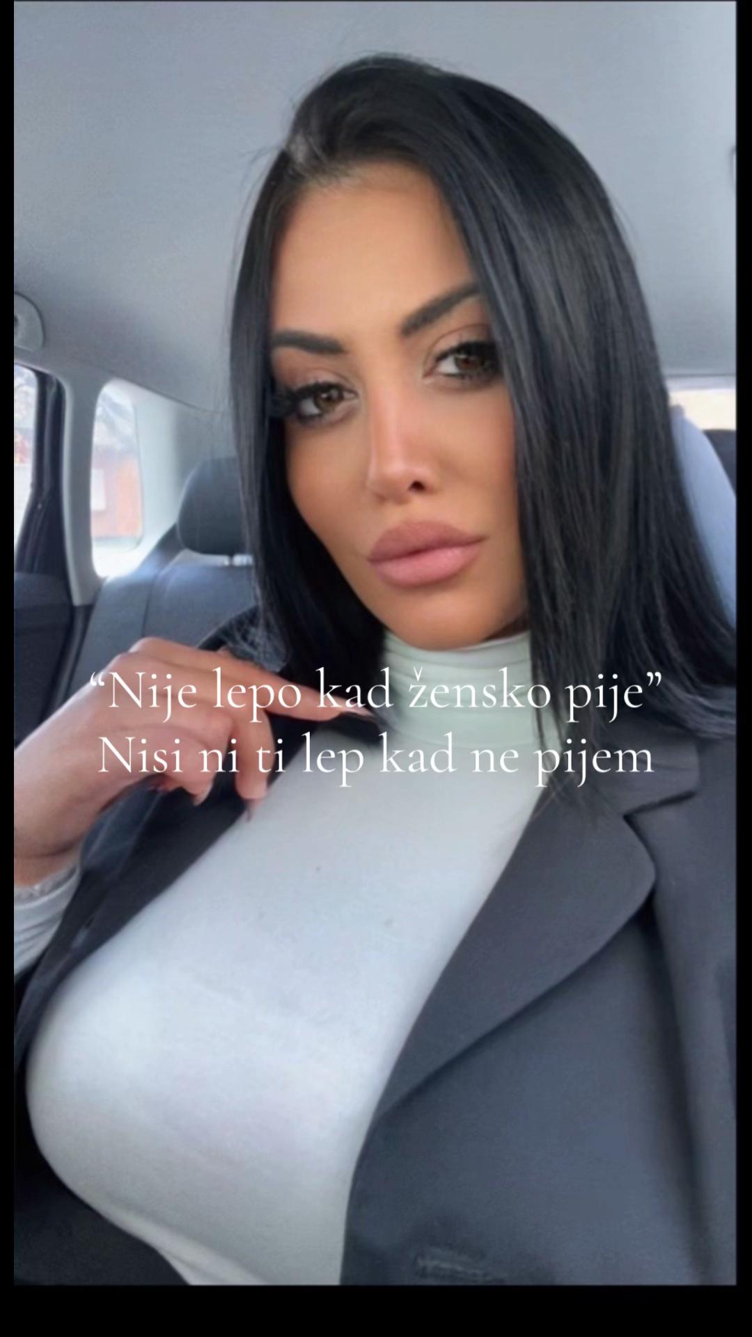 @♛ 𝐵𝐿𝒜𝒞𝒦 𝒬𝒰𝐸𝐸𝒩 ♛
