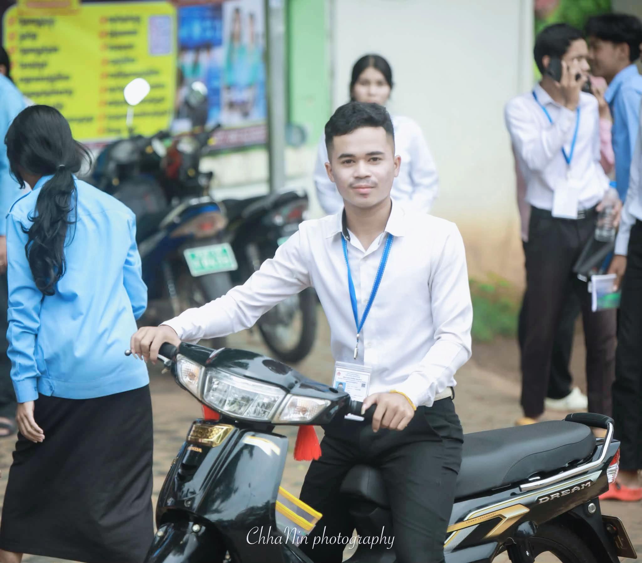 @ស្ទើ ល្បី.🥲