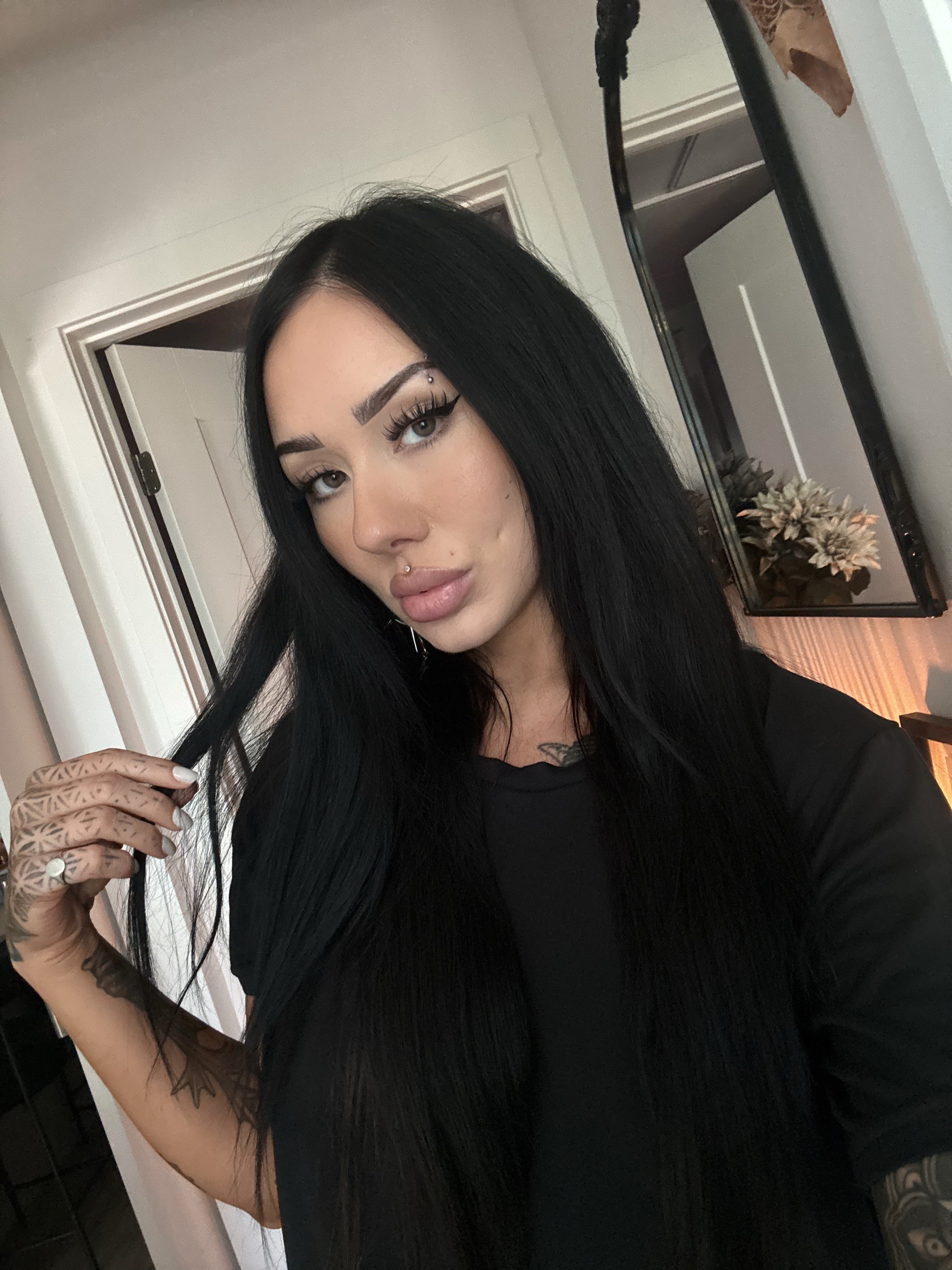 @_leighla_meagan_