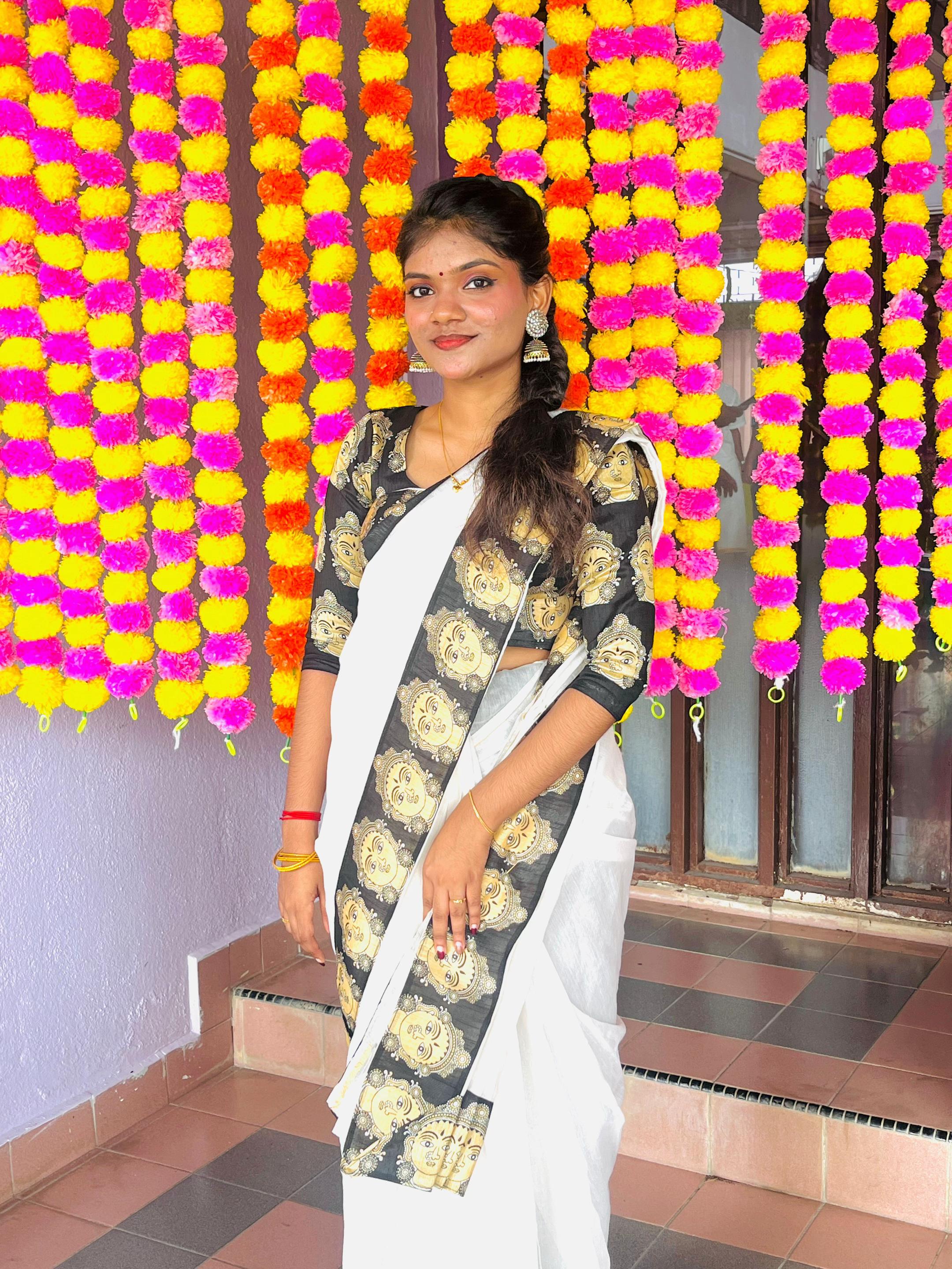 @yaashni_