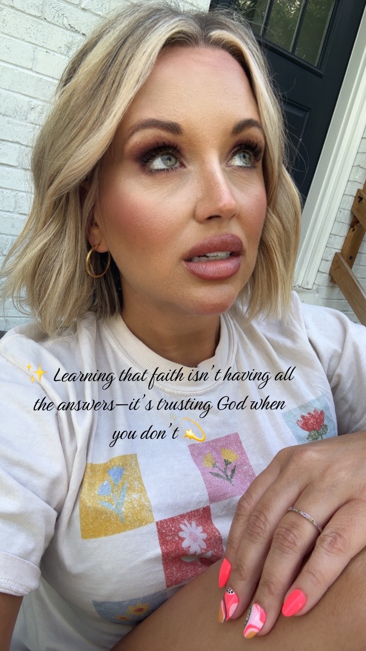 @Just a Small Town Girl 🦋✨