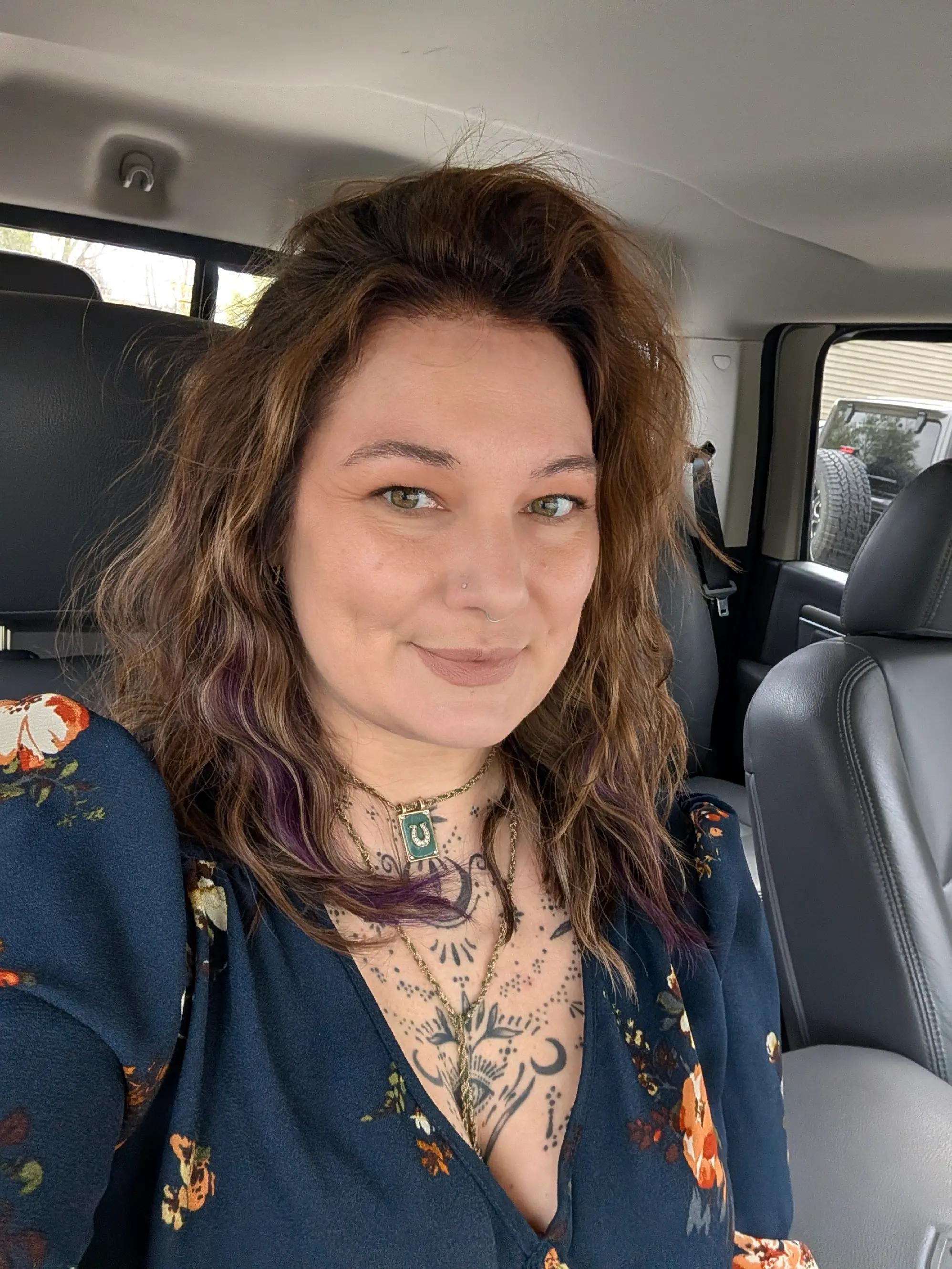 @Nicole 🌻🖤💜