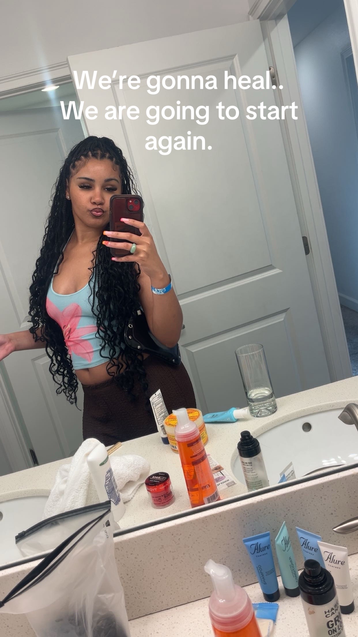 @tavennicole