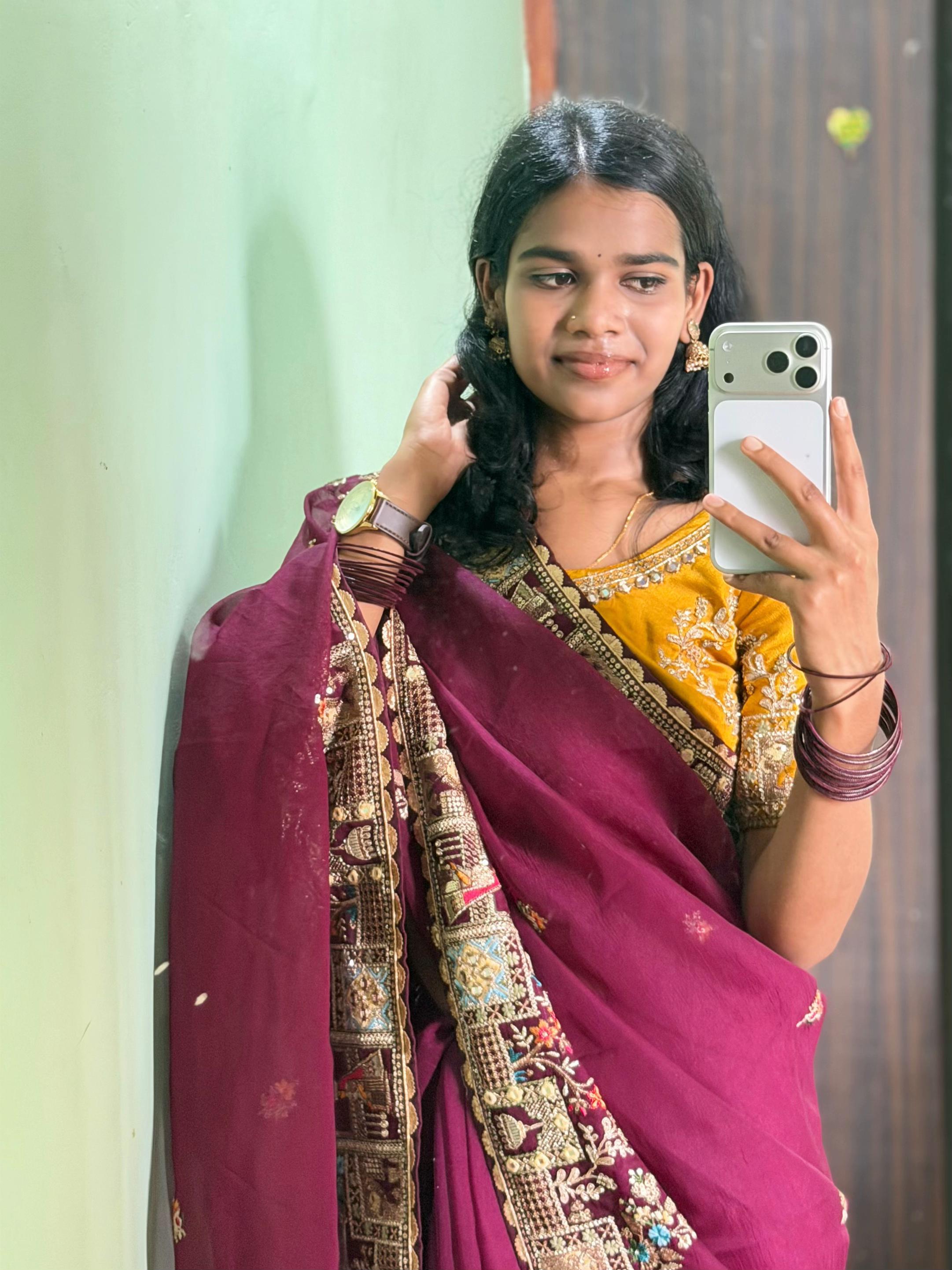 @shruu_tee