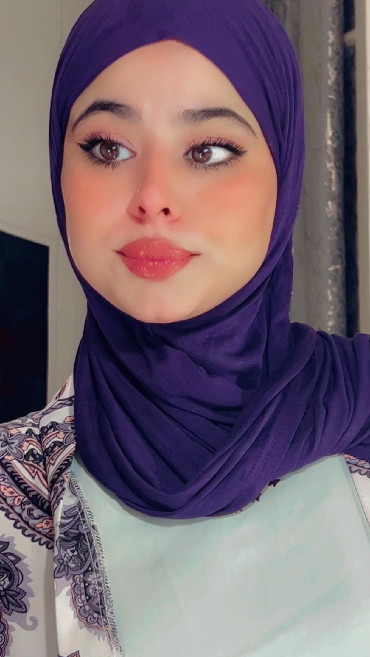 @بثينة شيبان Bouthaina Chibane