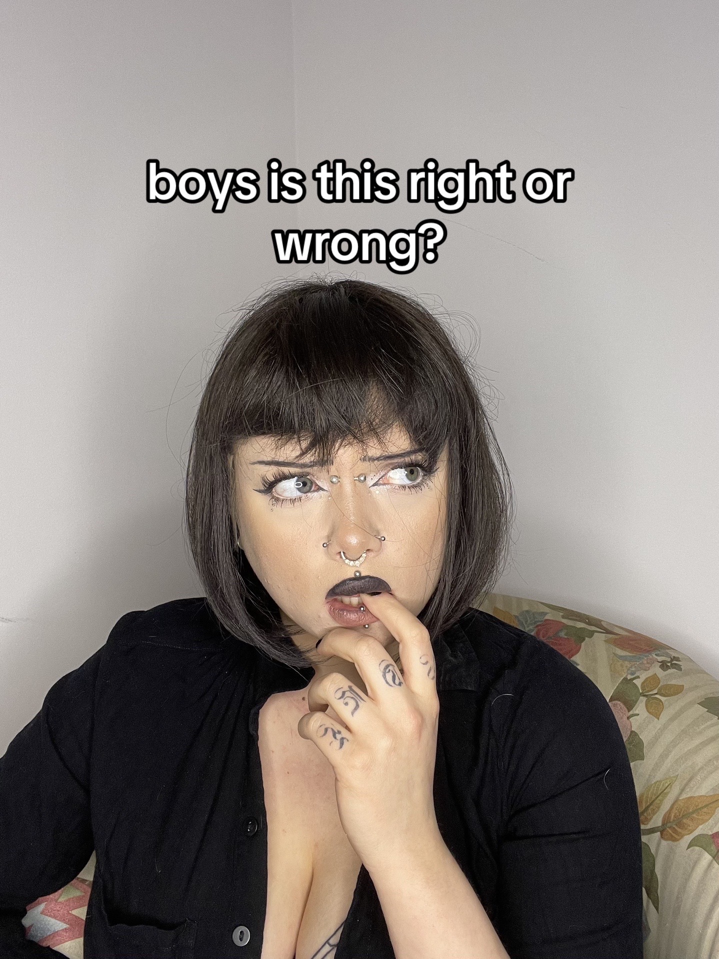 cutejuliavictoria (@cutejuliavictoria) - Urlebird