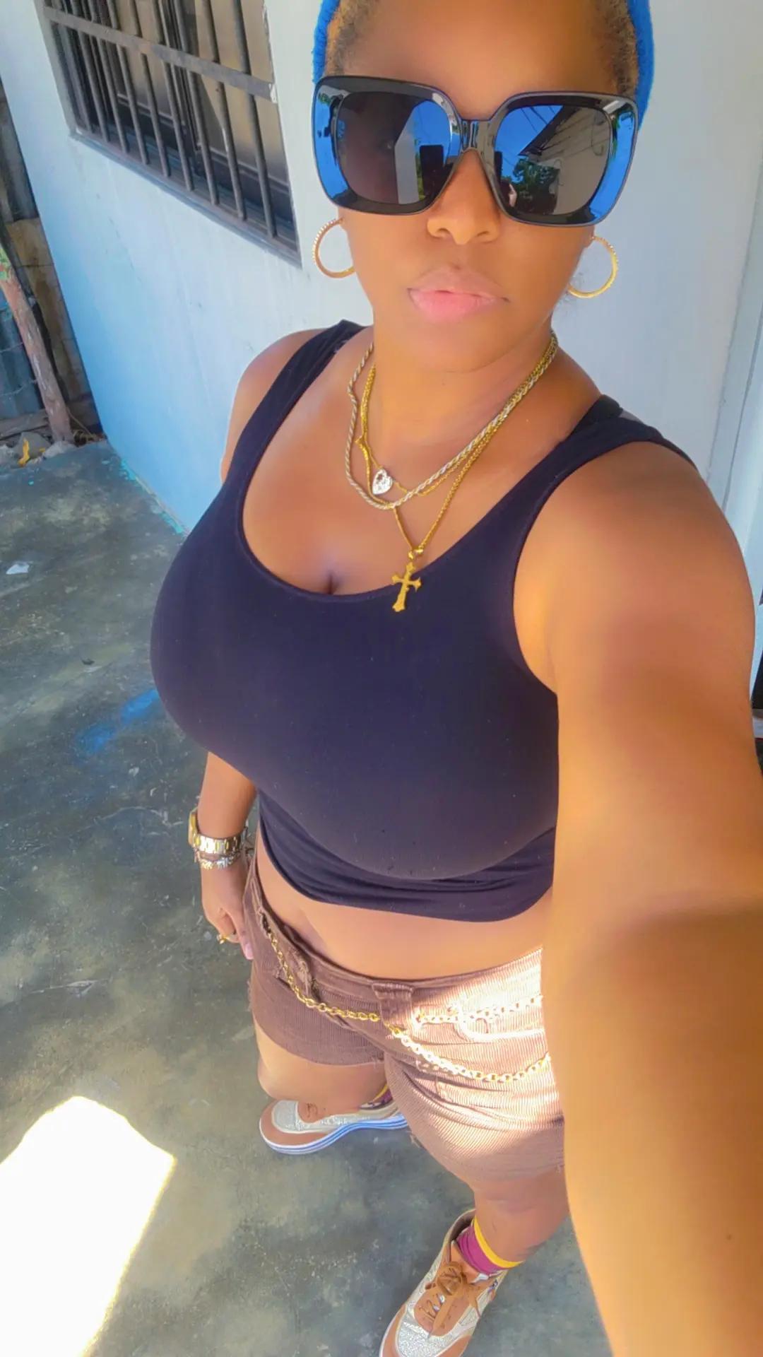 @Elizabeth Valdez 🇩🇴👑