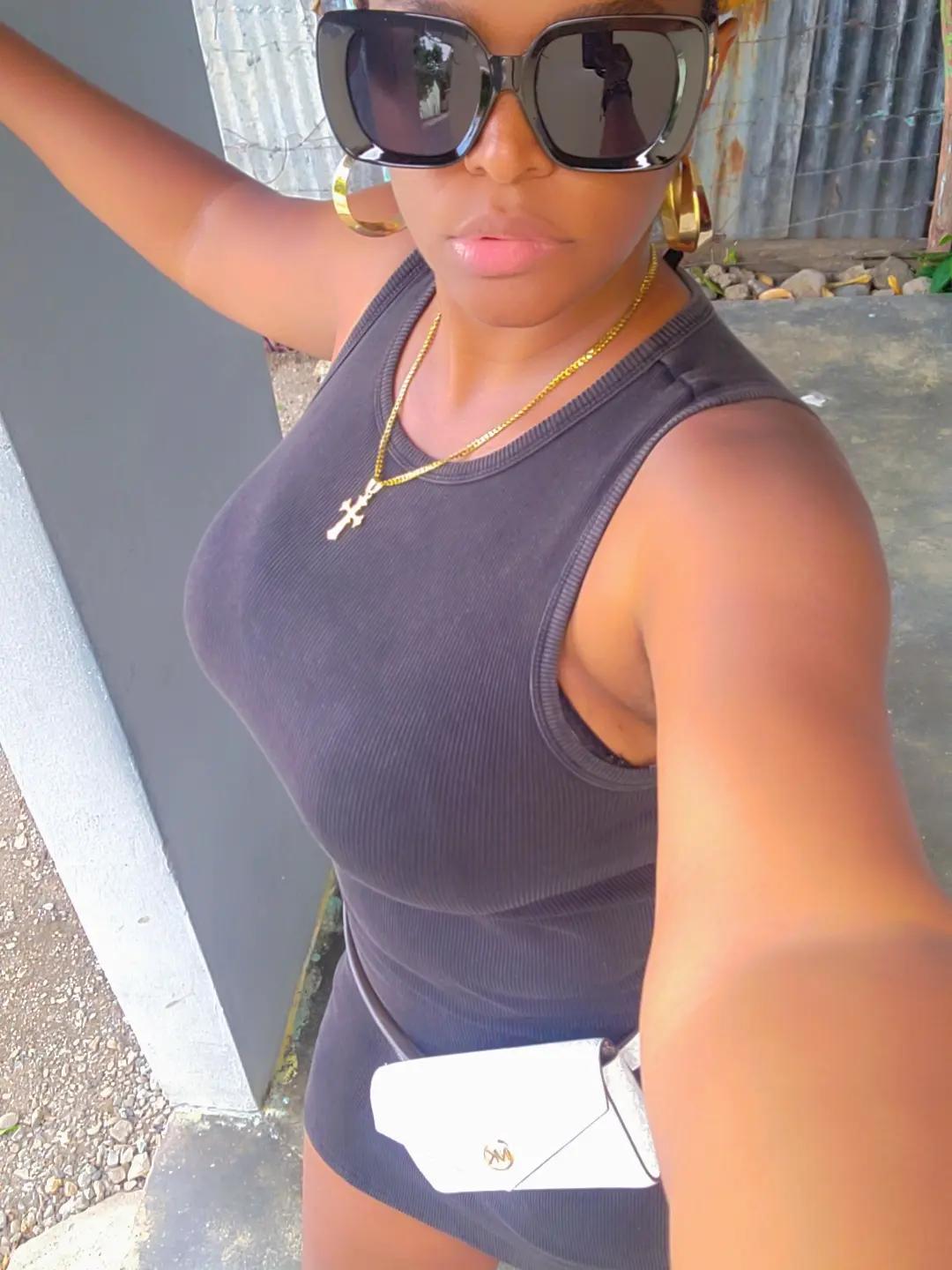 @Elizabeth Valdez 🇩🇴👑