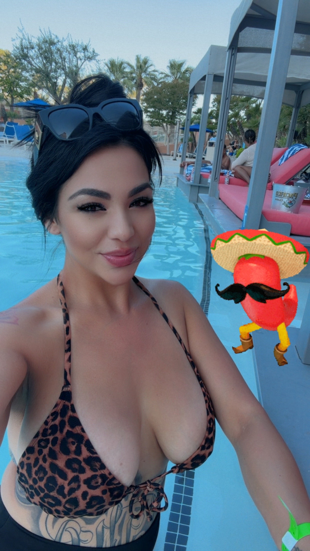@Bella_B_