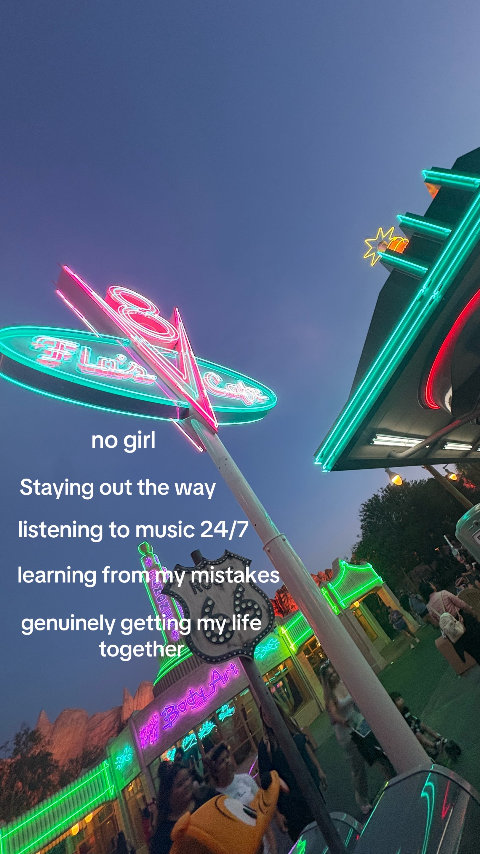 @✰