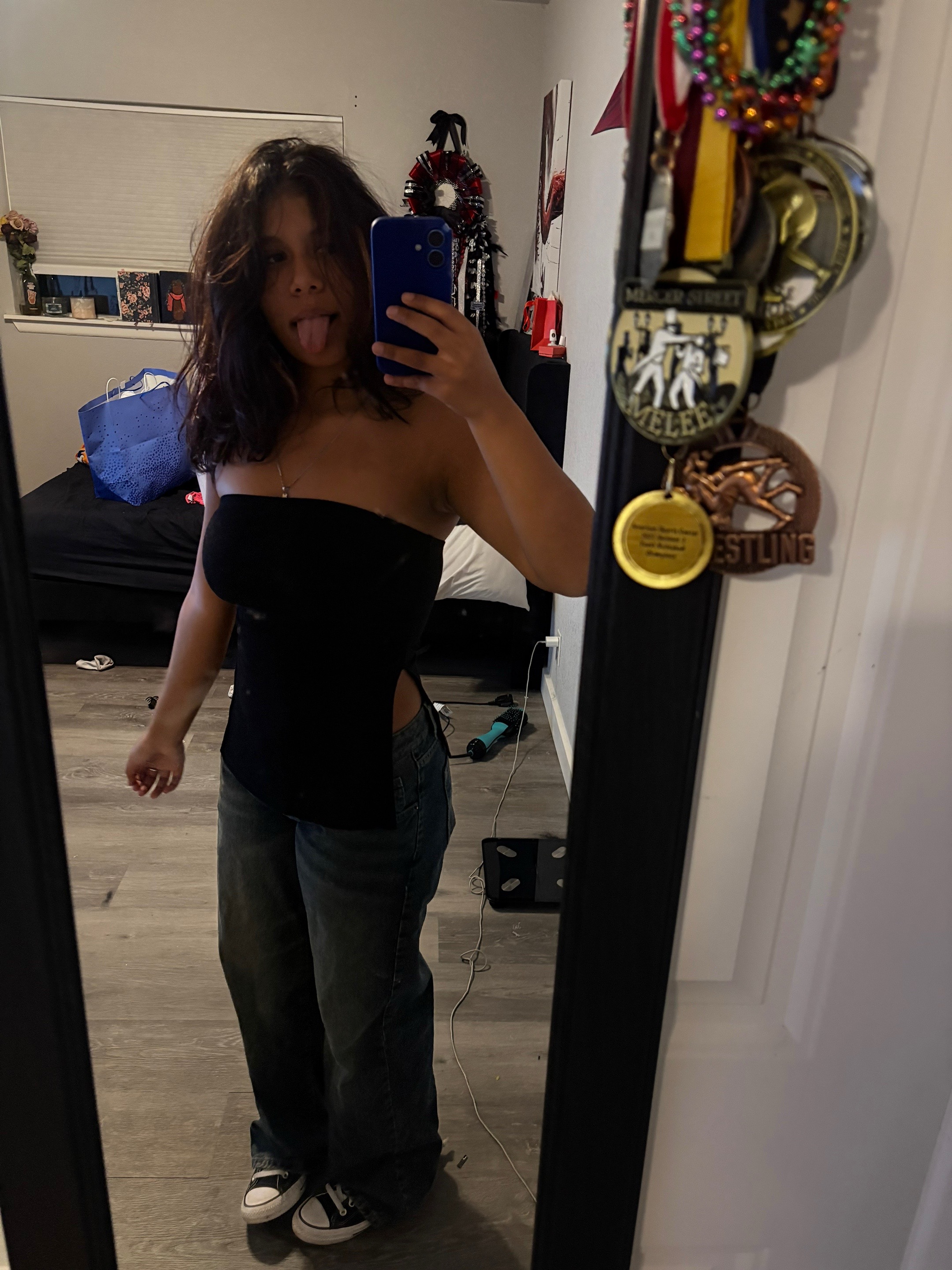 @…