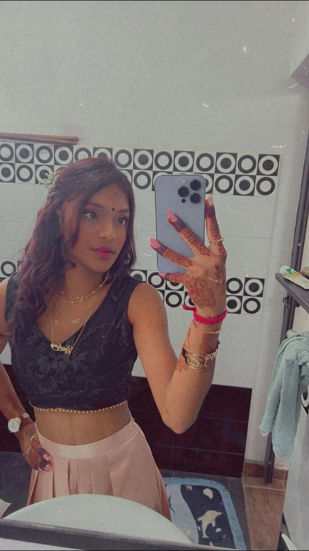 @Vanshika.𝓛 💋