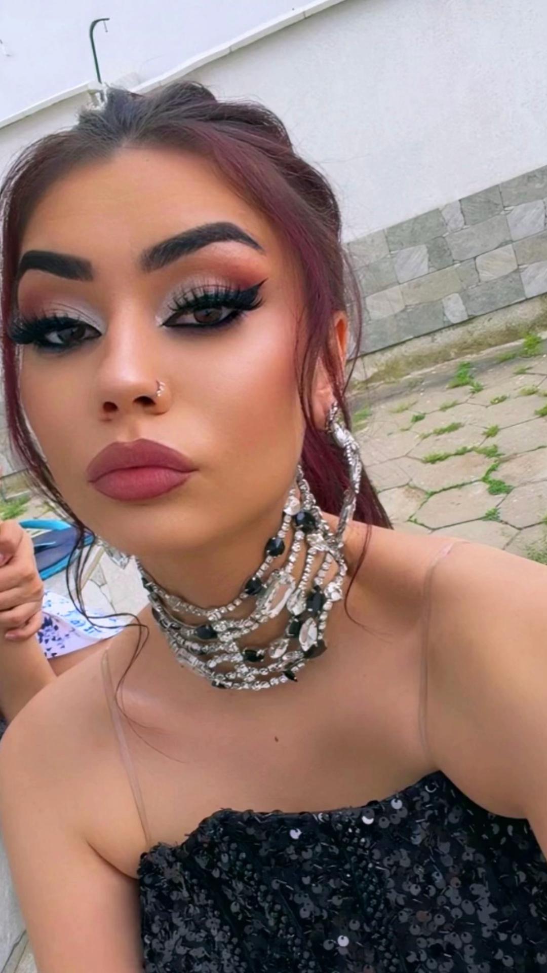 @Violetta Dyuzova