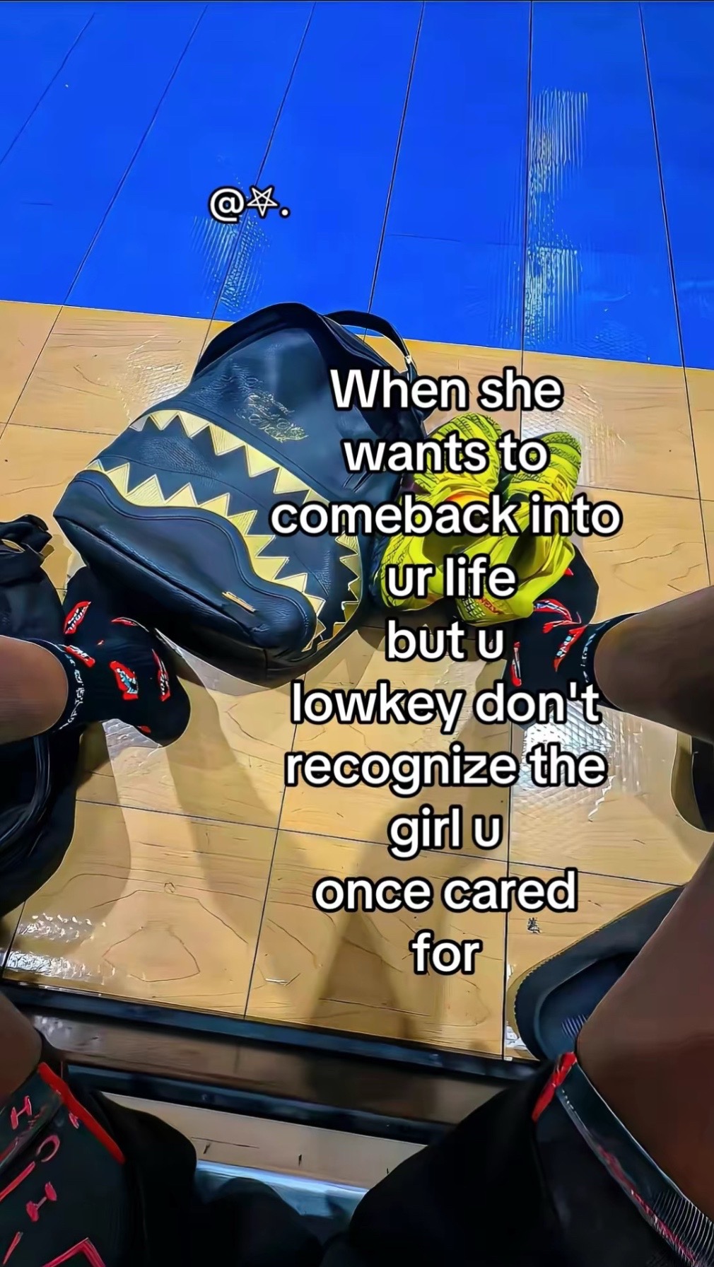 @✫.