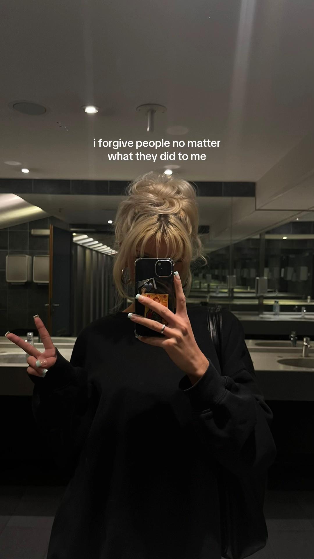 @𝒞𝒽𝒶𝓇𝓁𝒾𝓃𝑒