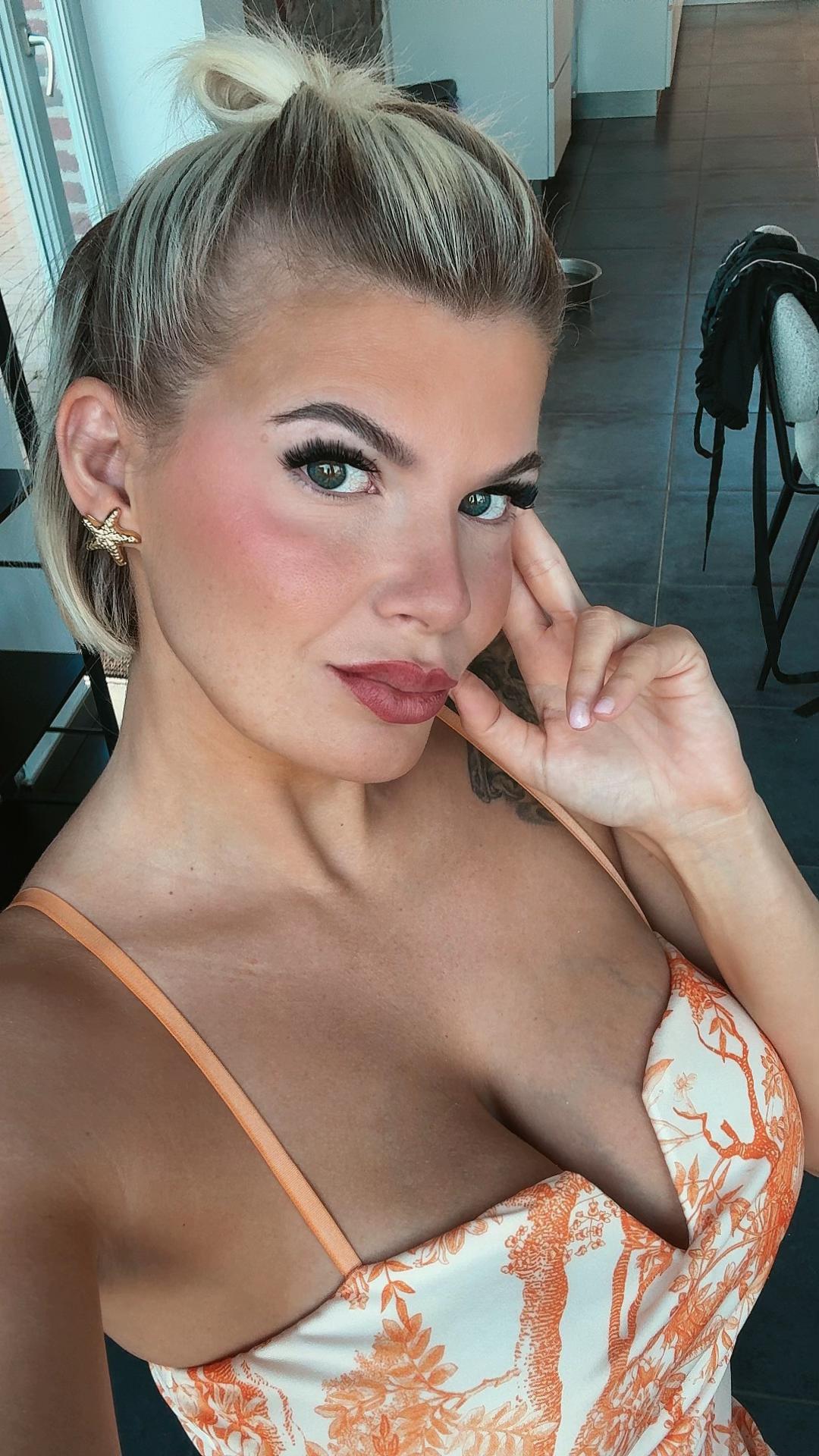 @❦