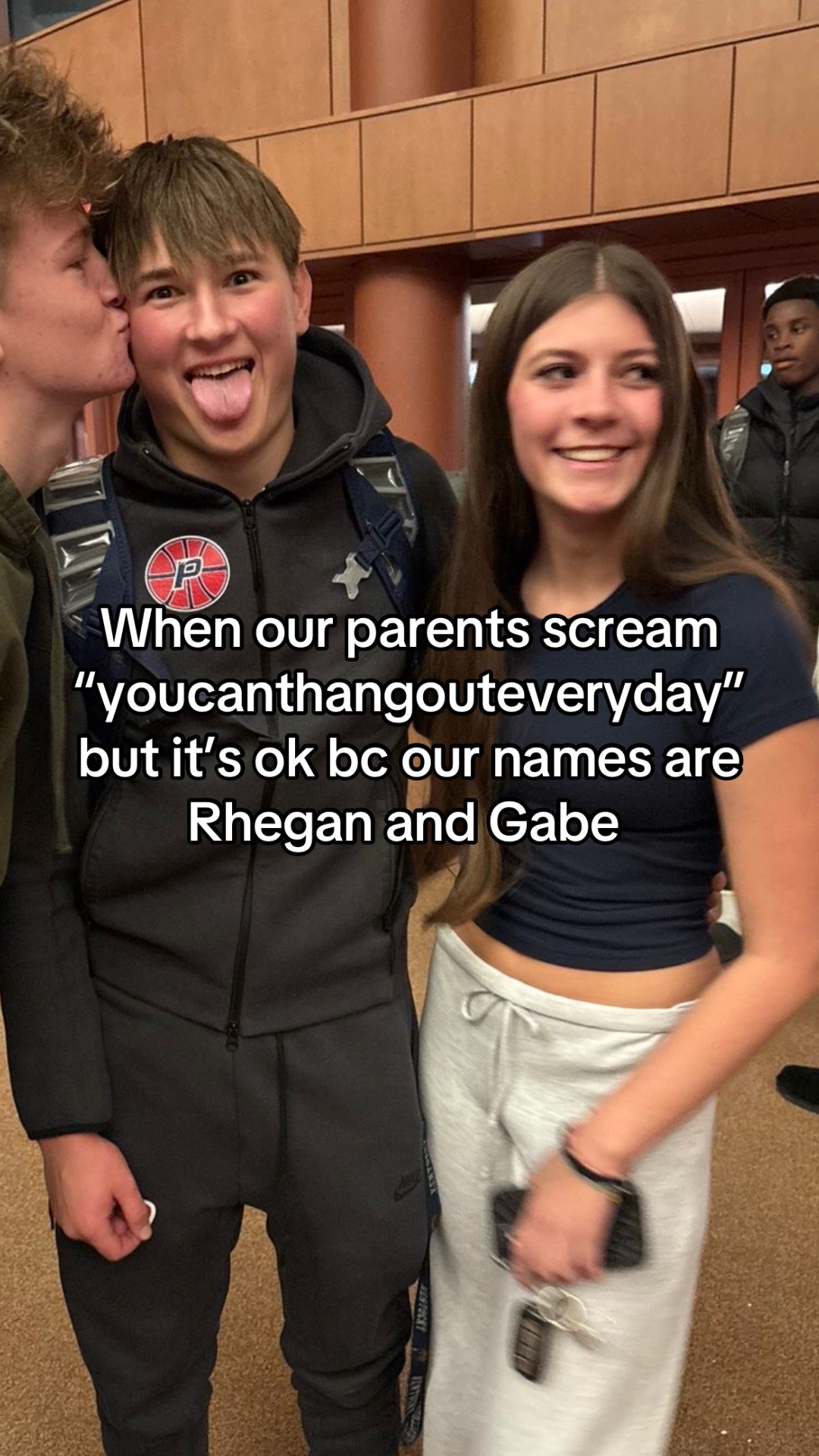 @Rhegan💛