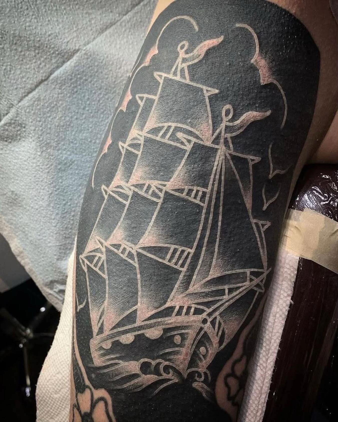 @WHITE ON BLACK TATTOO