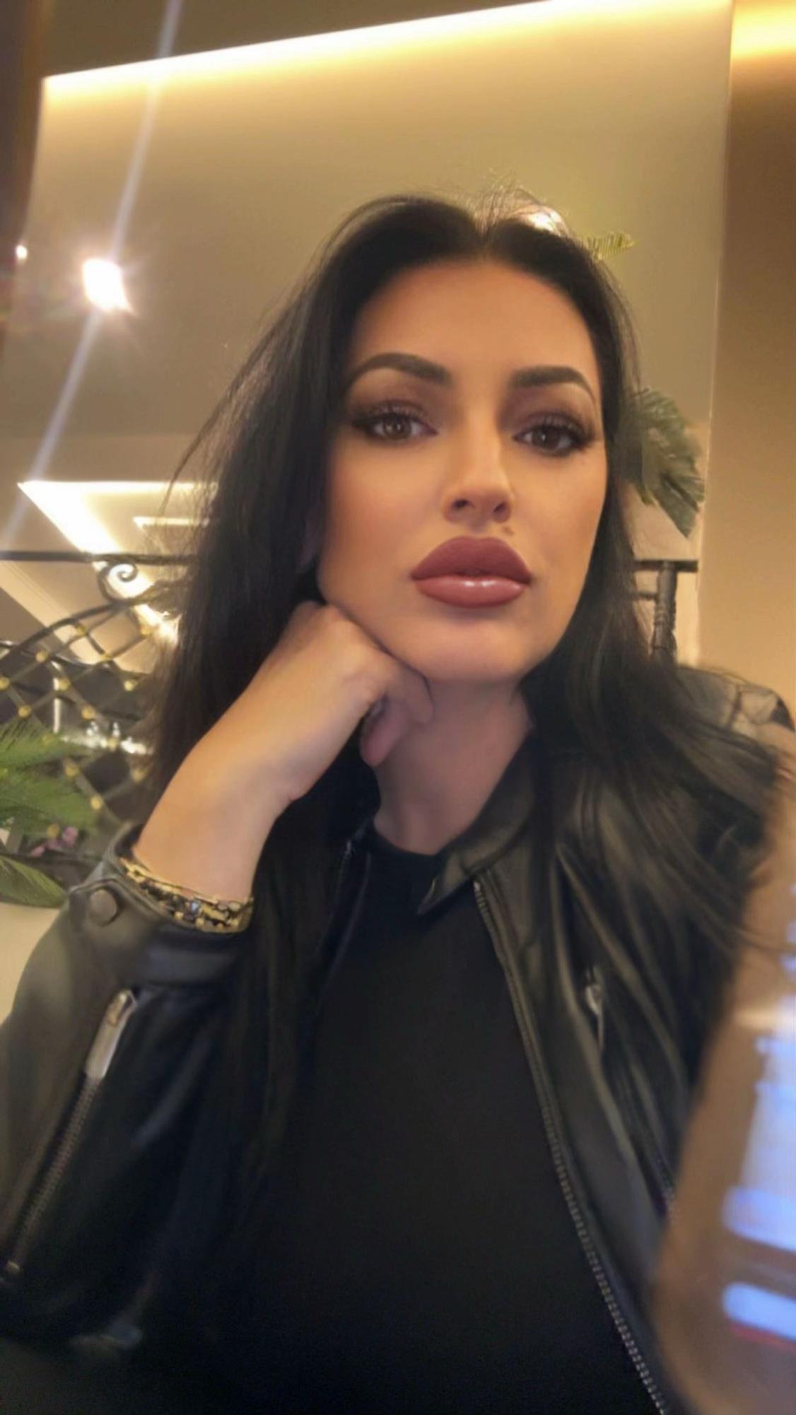 @adelinash1