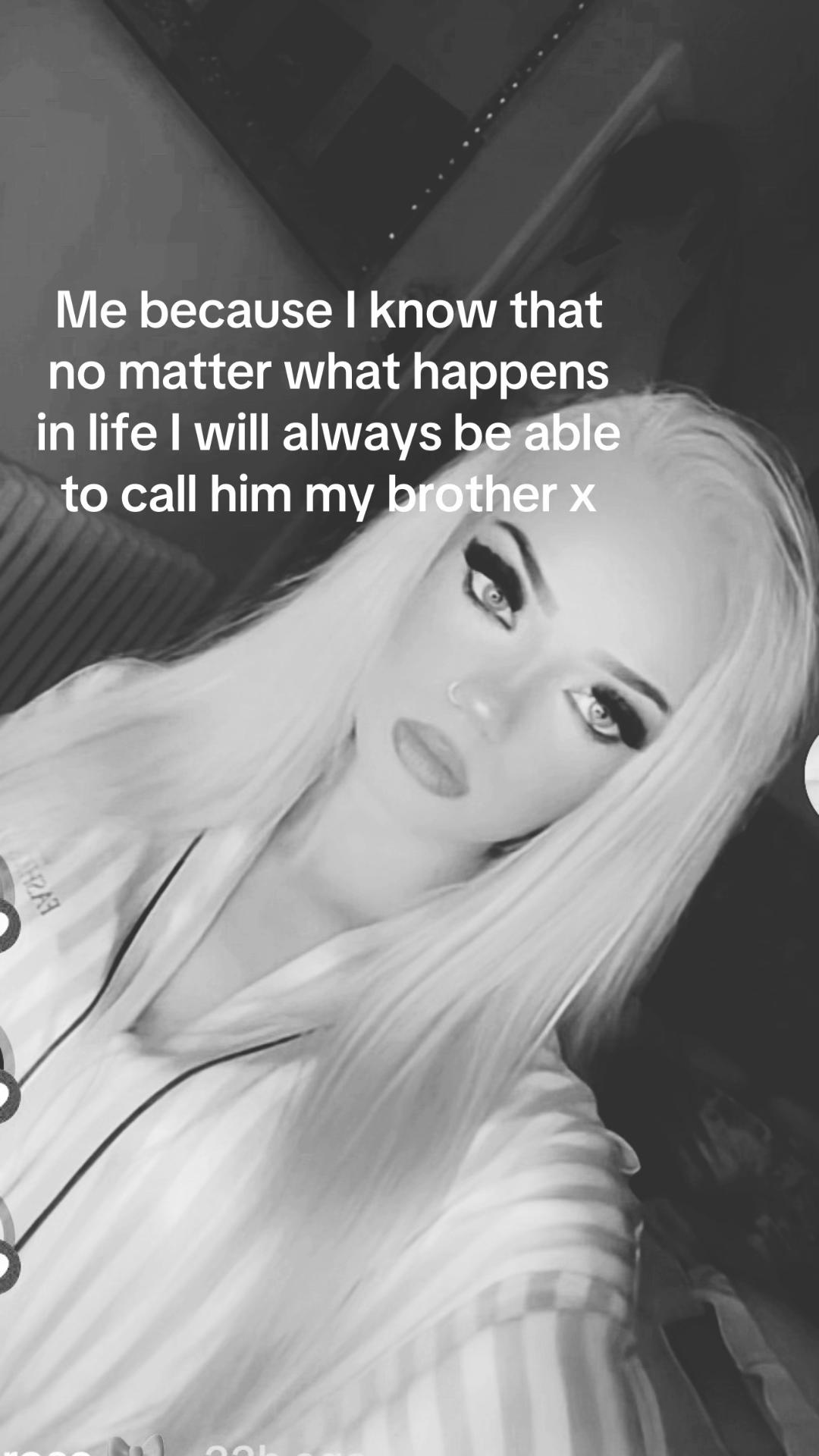 @Ellie - rose ๐