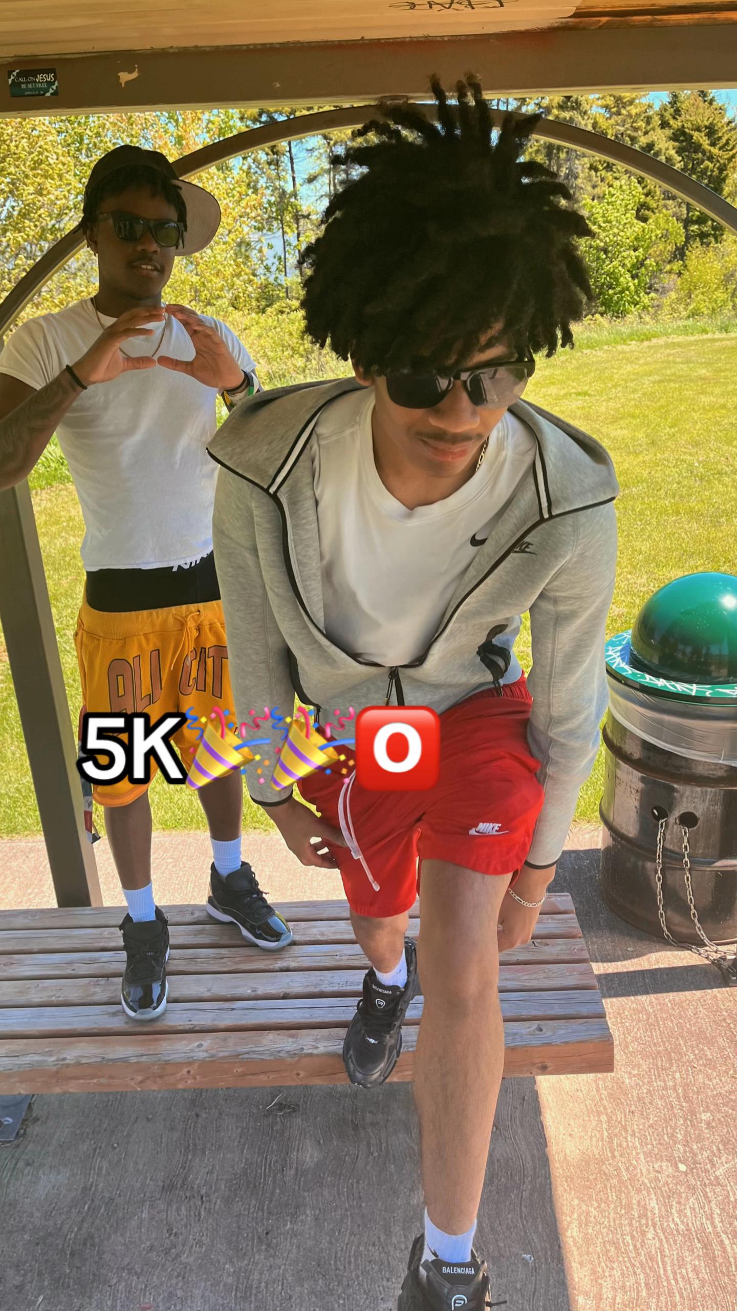 @️