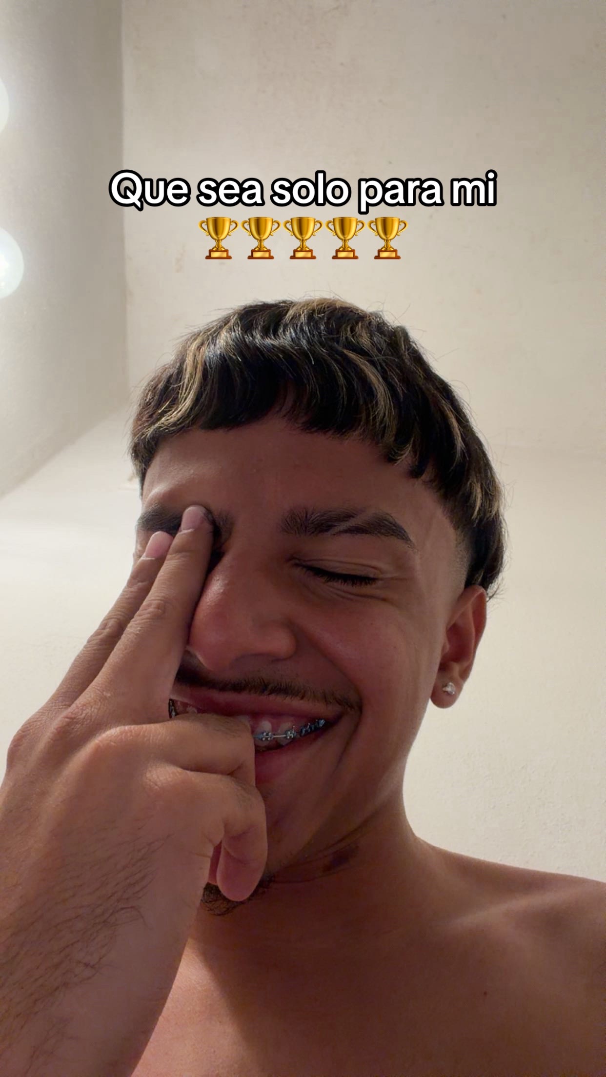@🥸