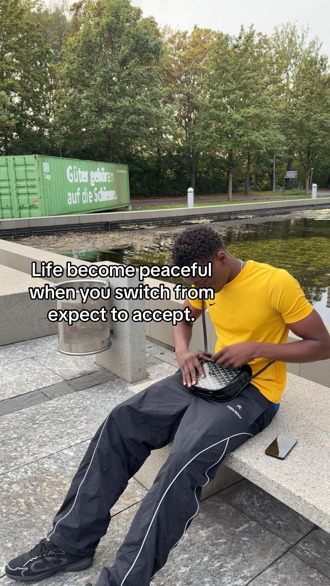 @⃟
