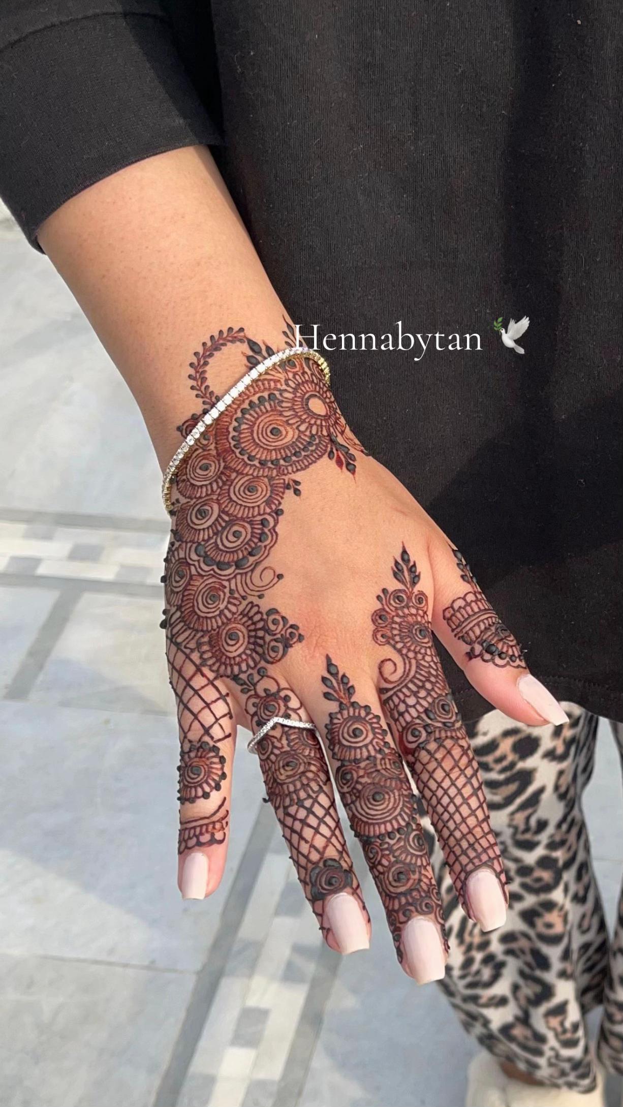 @Henna artist