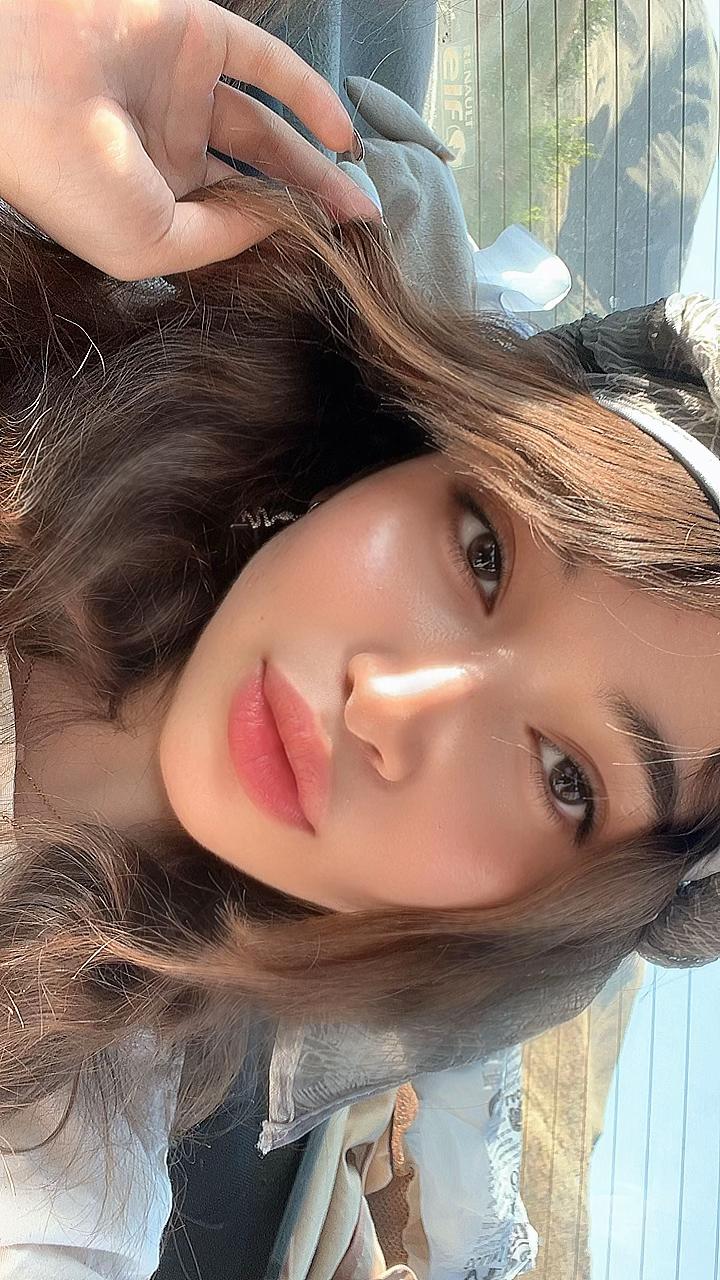 @𝓩𝓲𝔃𝓲🍒