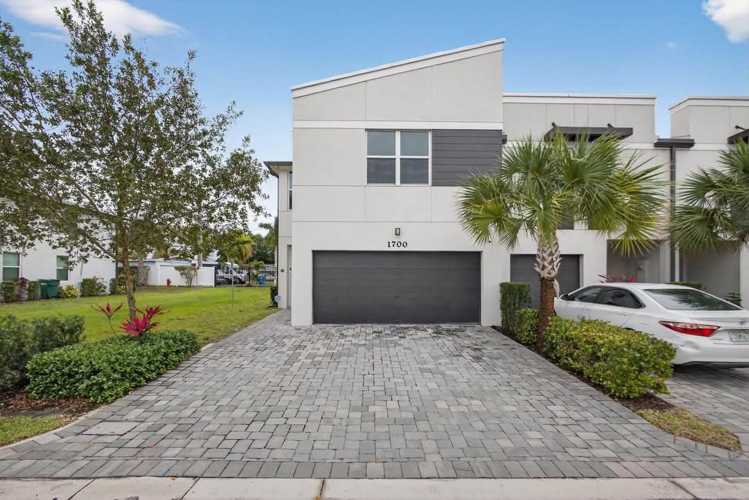 @Kayai Graham(Realtor)