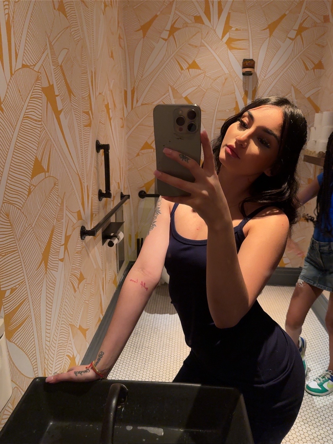 @famoussjennn