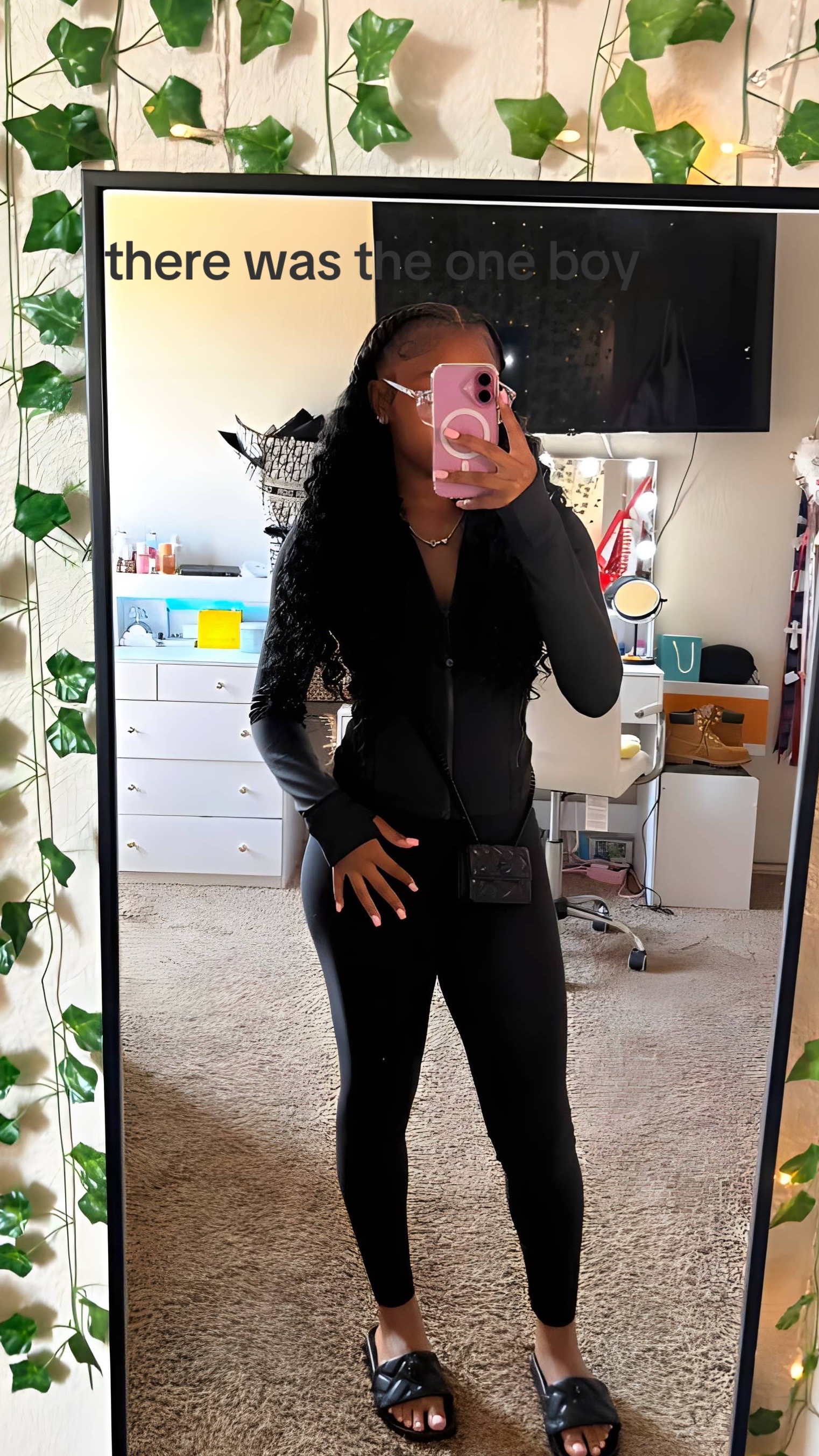 @⃟