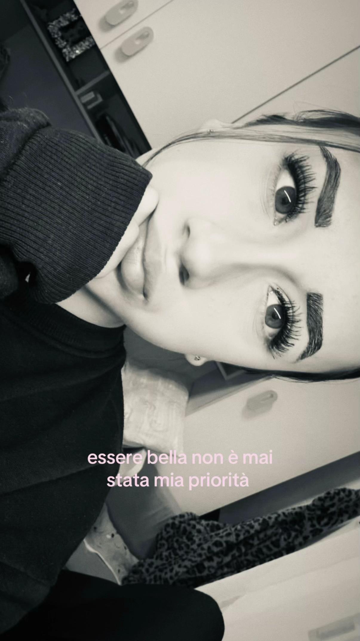@𝟐𝟐