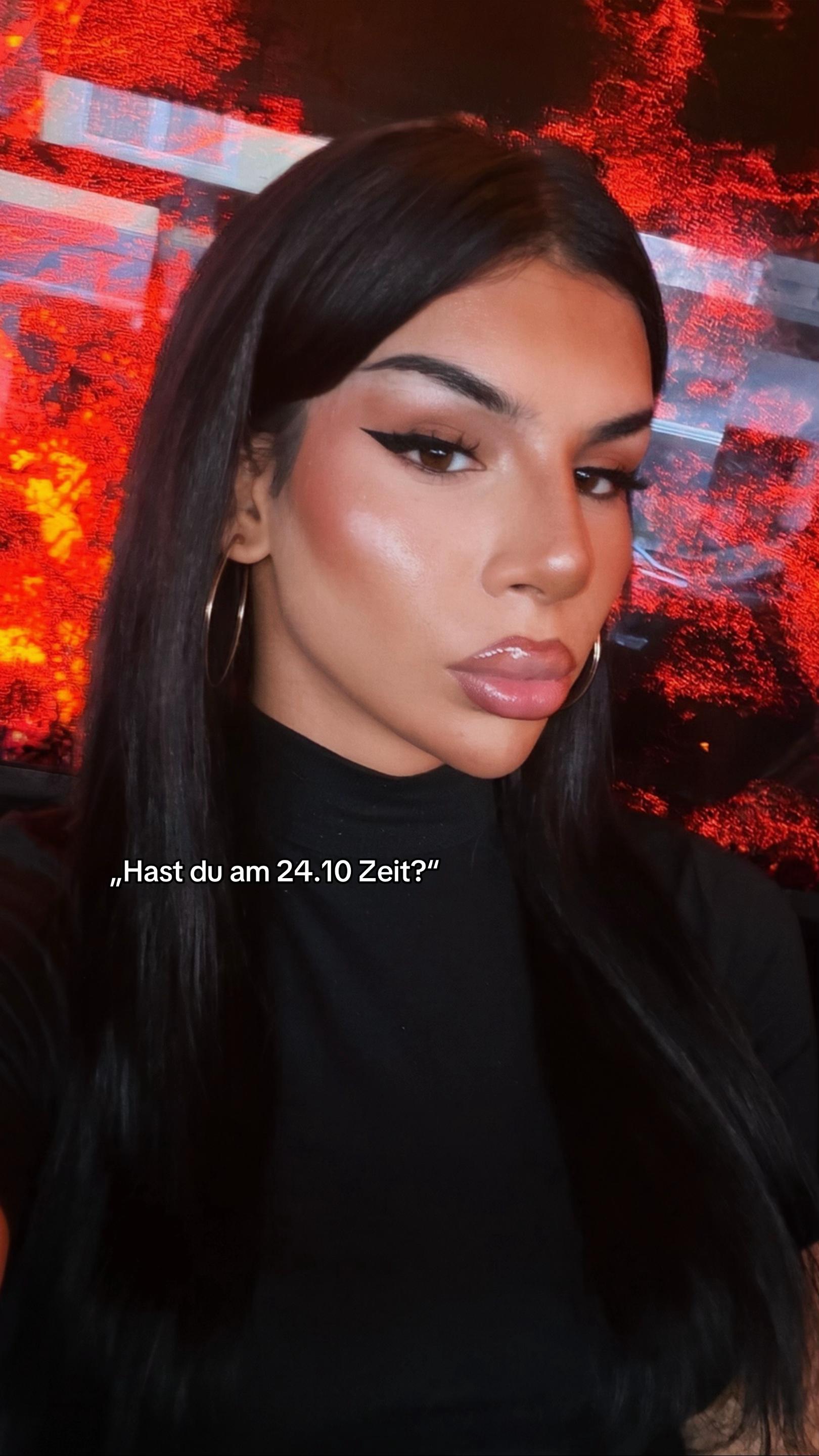@ZarinaNova 👑