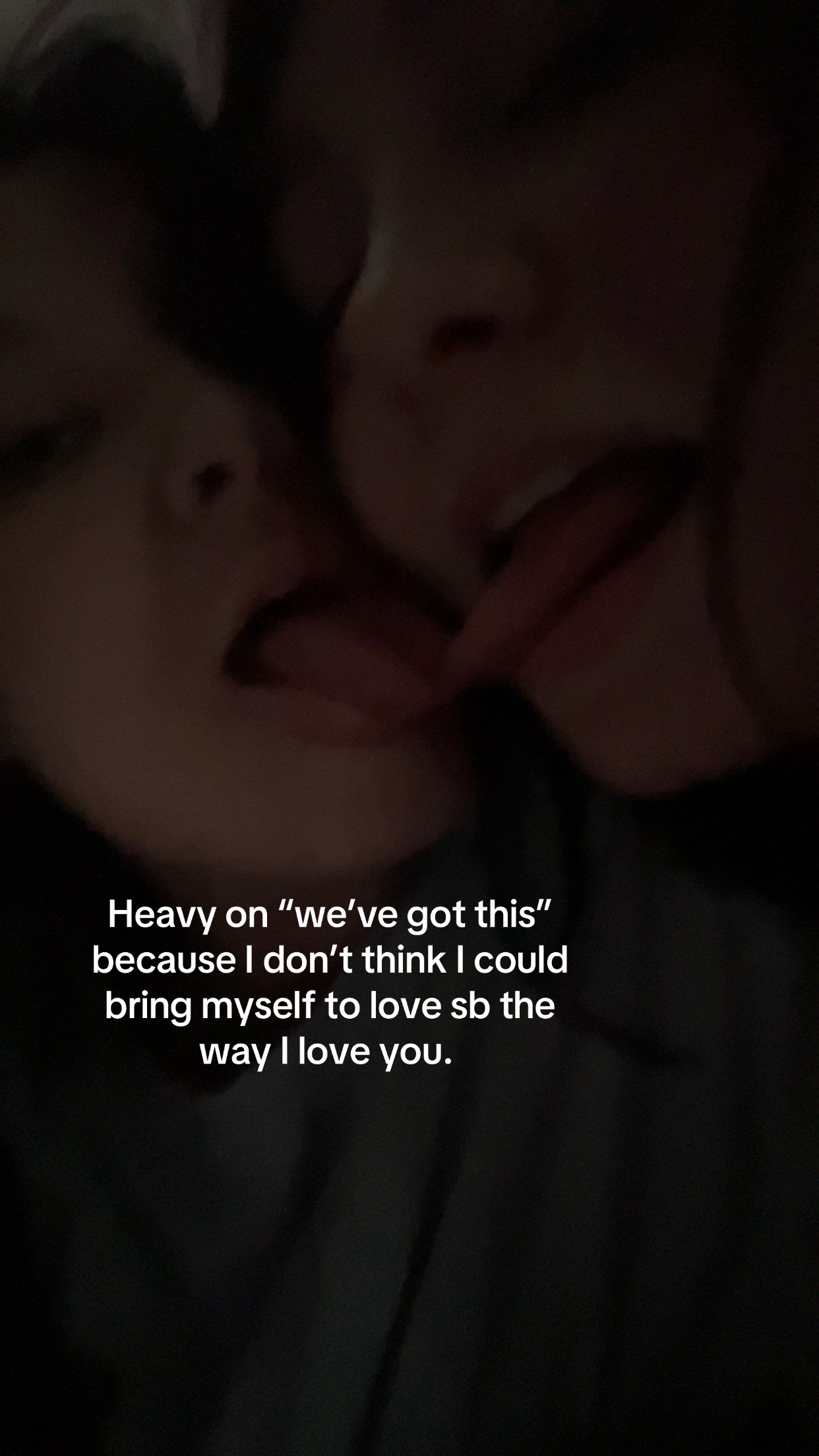@👩❤️💋👩