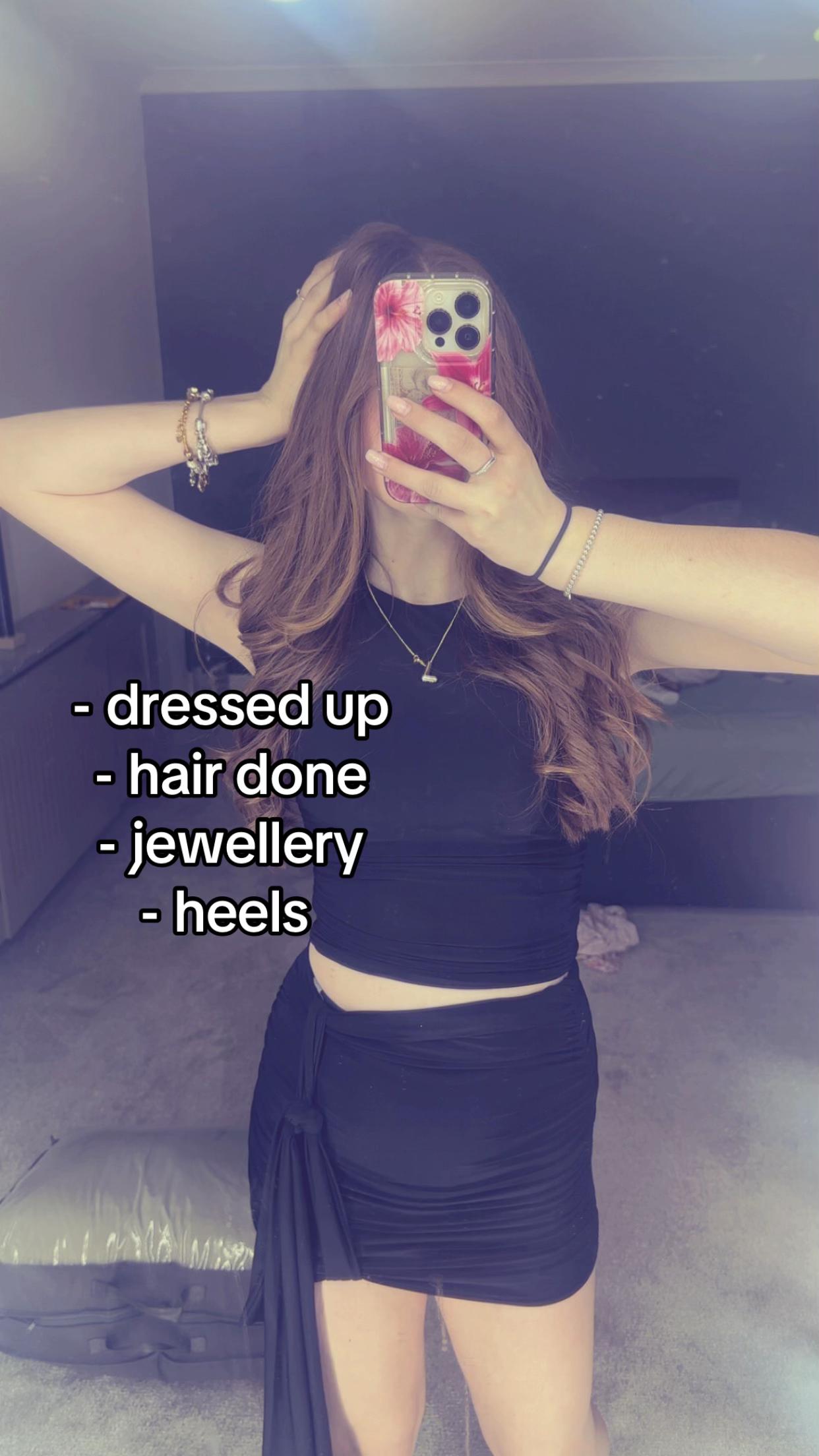 @𝐋𝐈𝐕 😝