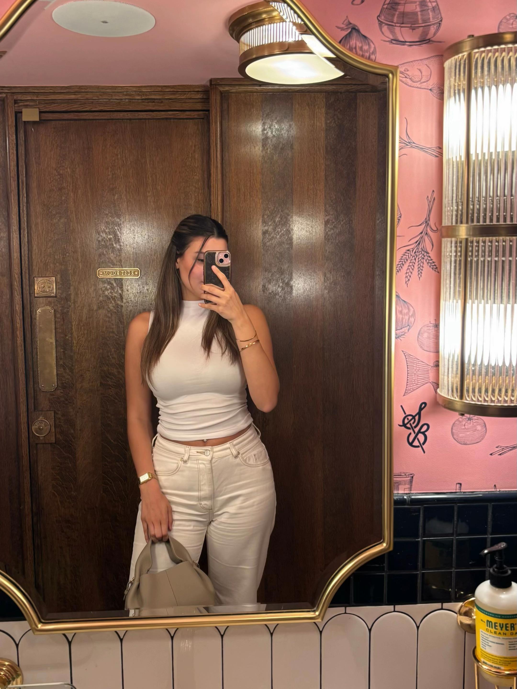 @L A R A 💌