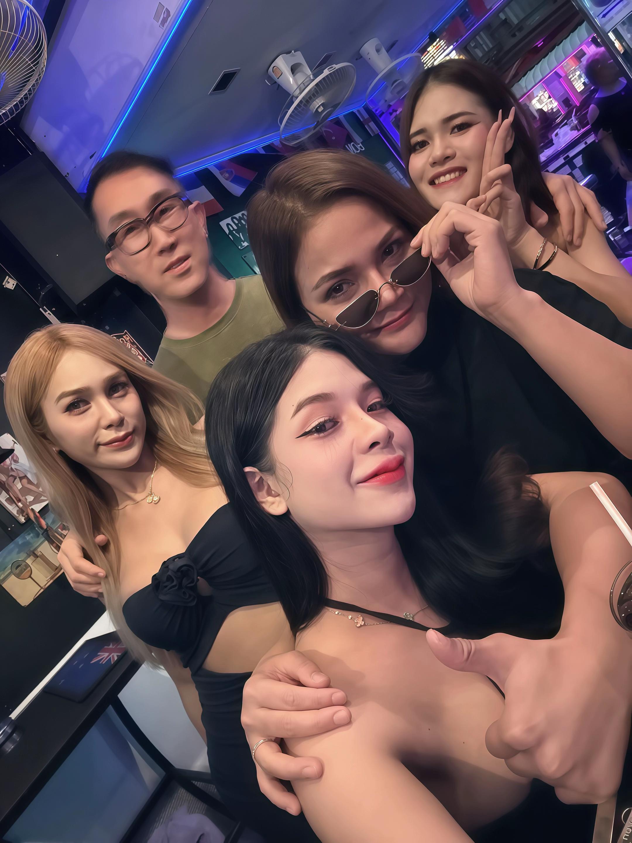@Bon&ensp;Bar