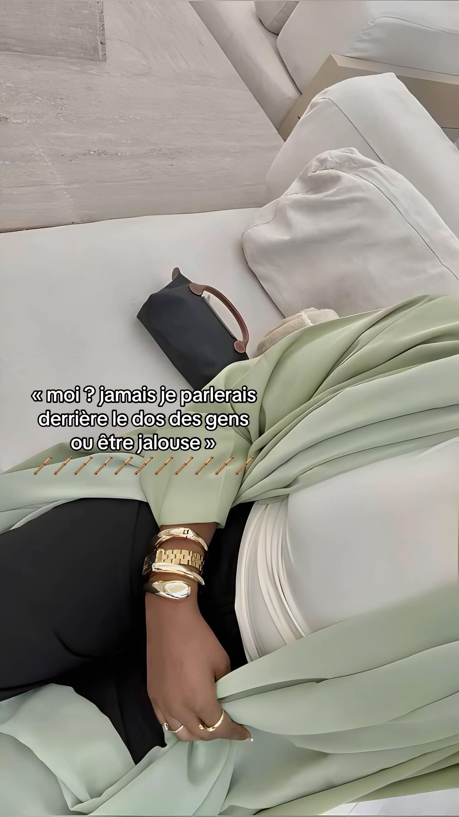 @N M R´♛