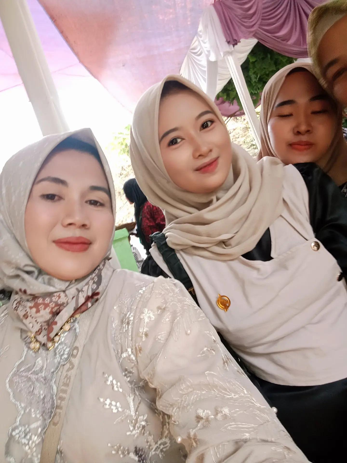 @Dari kontak anda