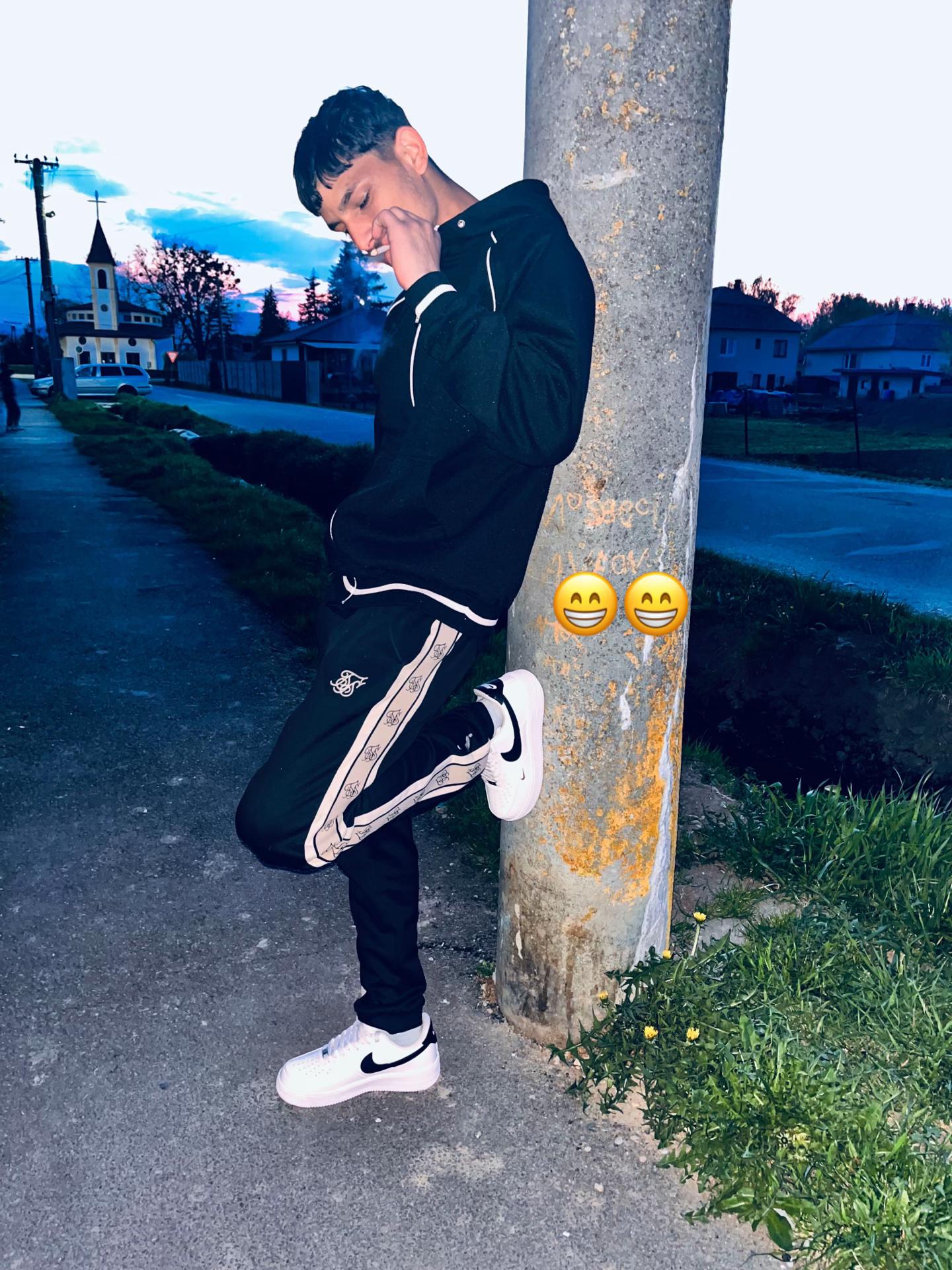 @Frankye🤍🖤