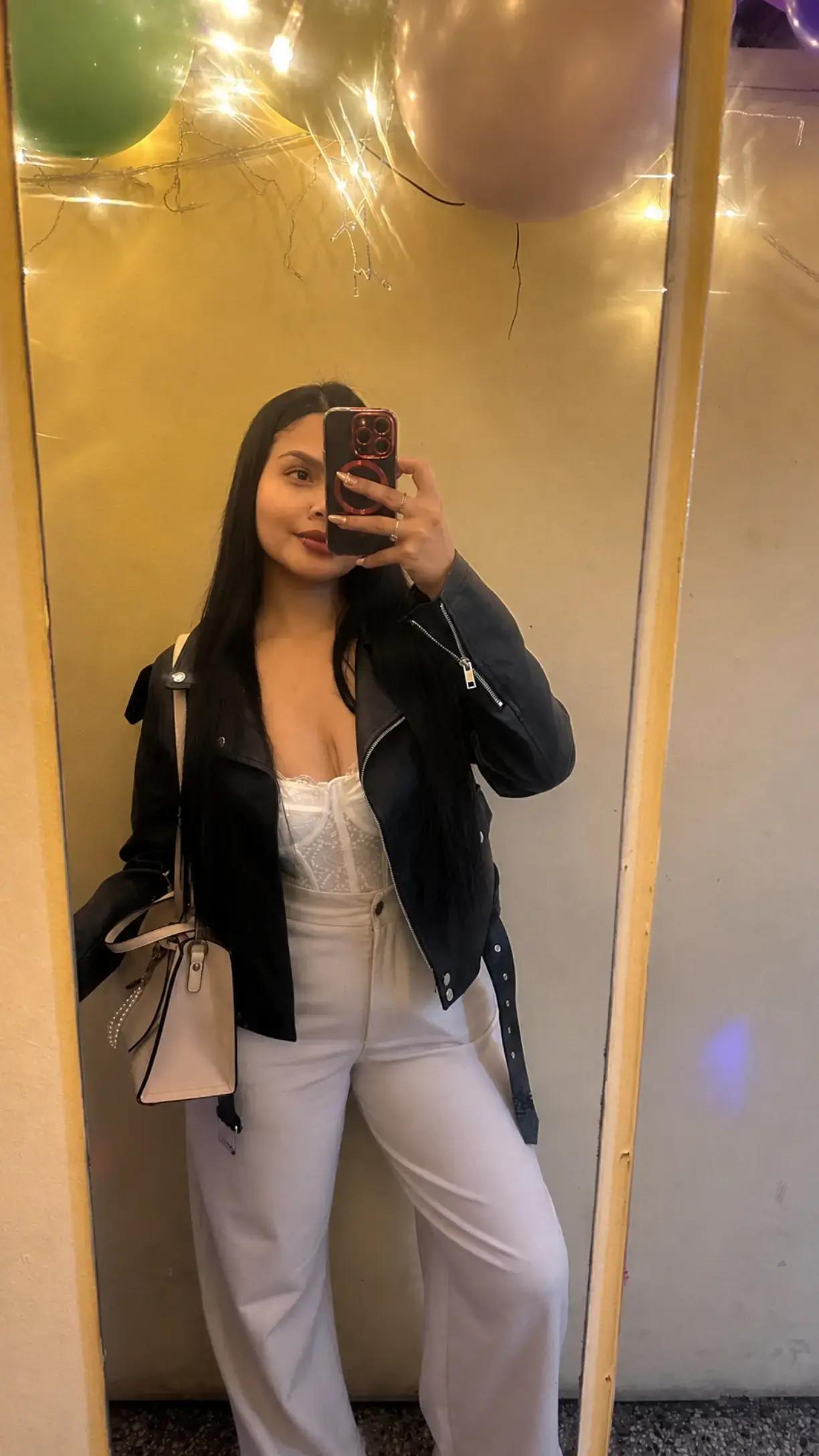 @Ariana Nicole