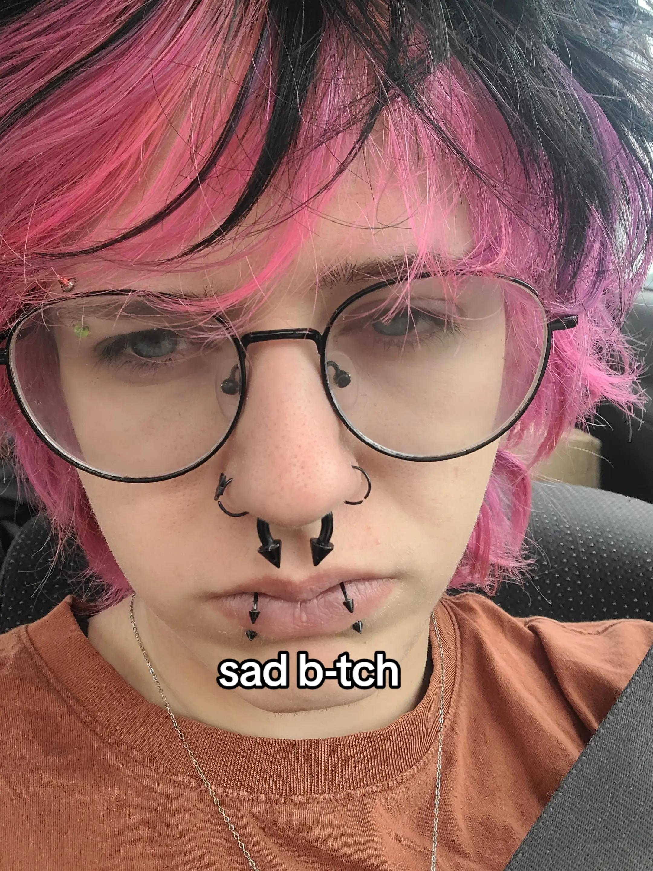 @💜Aaron🖤(he/him)