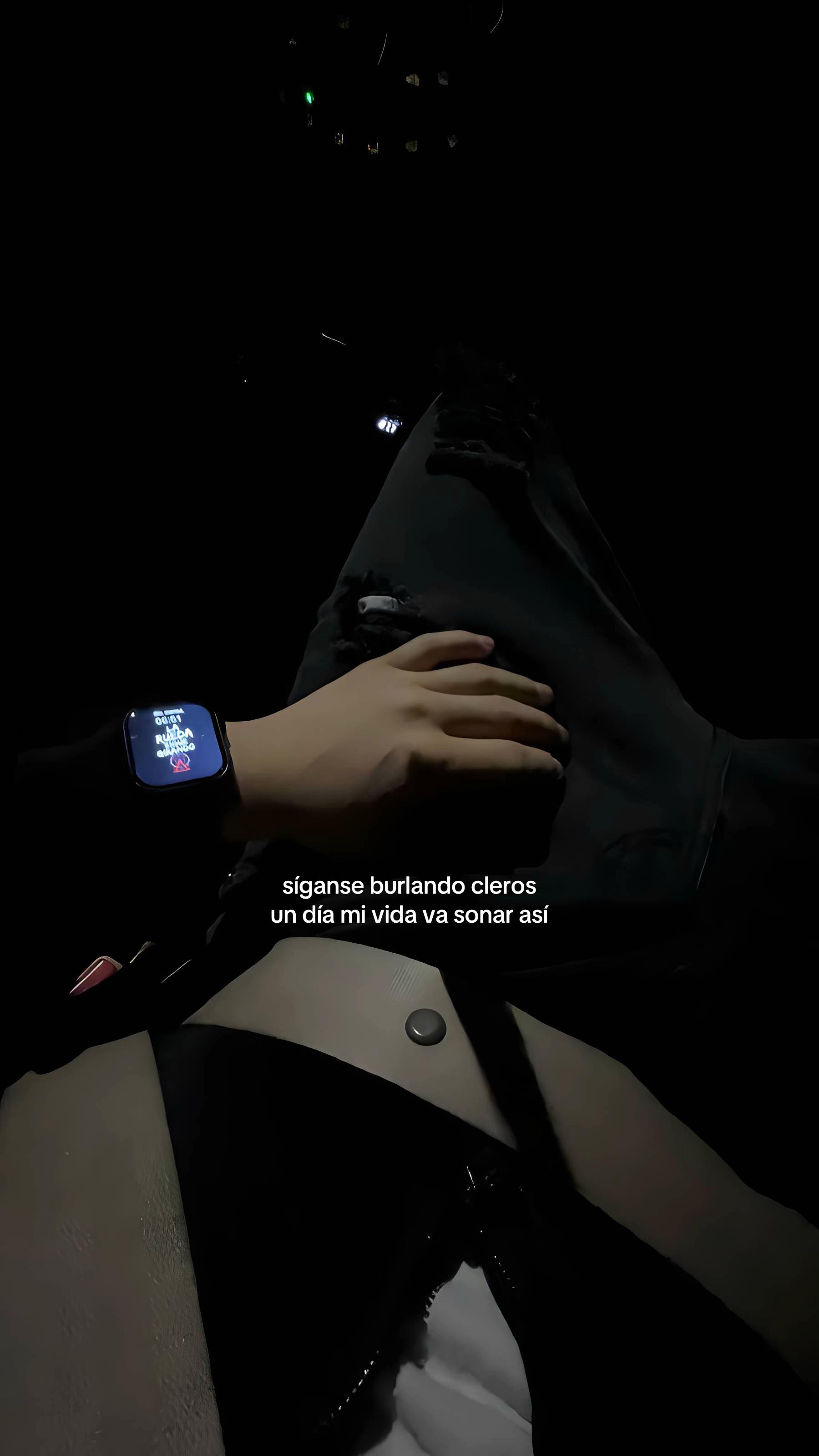 @⃟