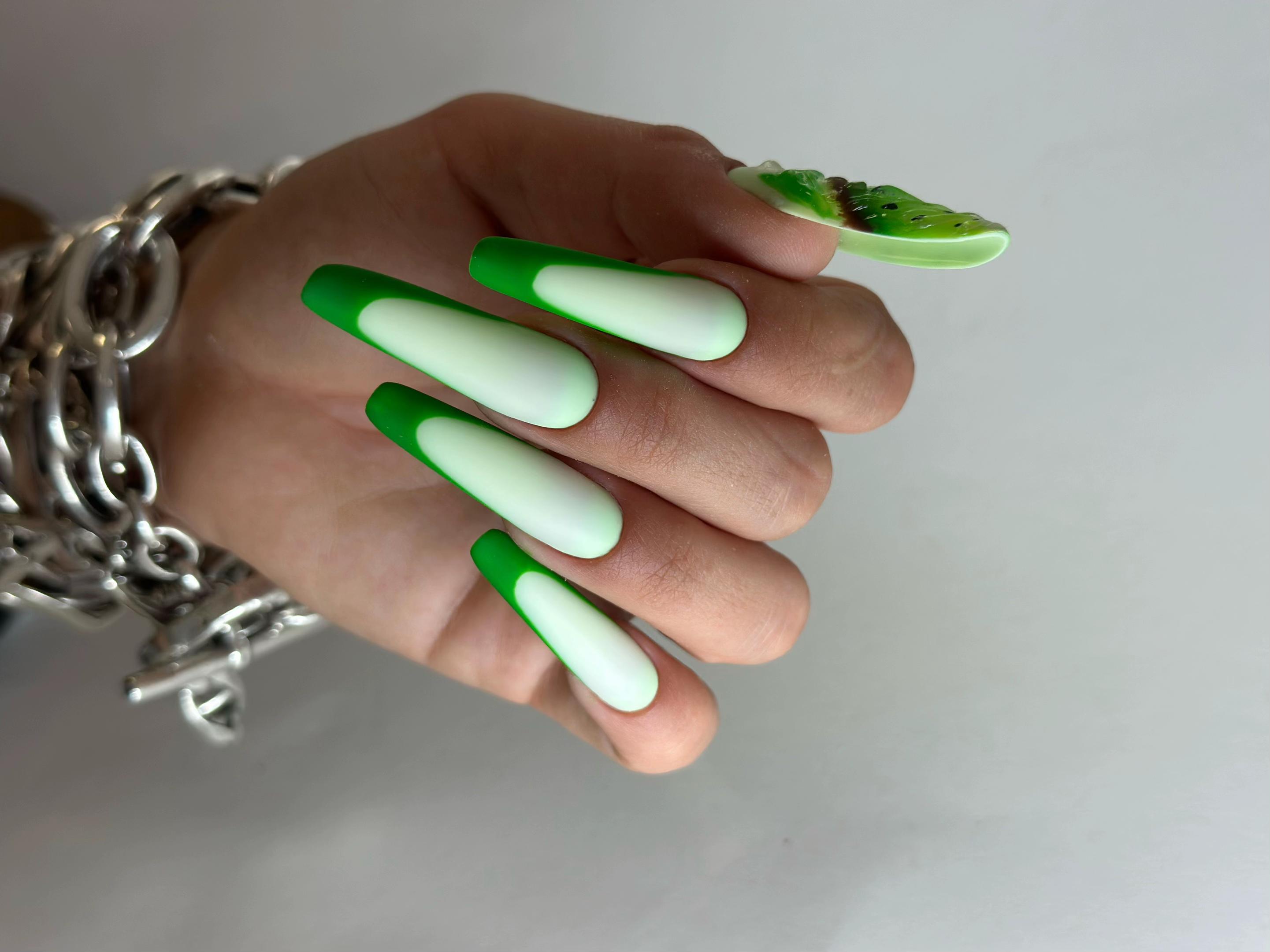 @Oana Cimponerescu.Nail Trainer