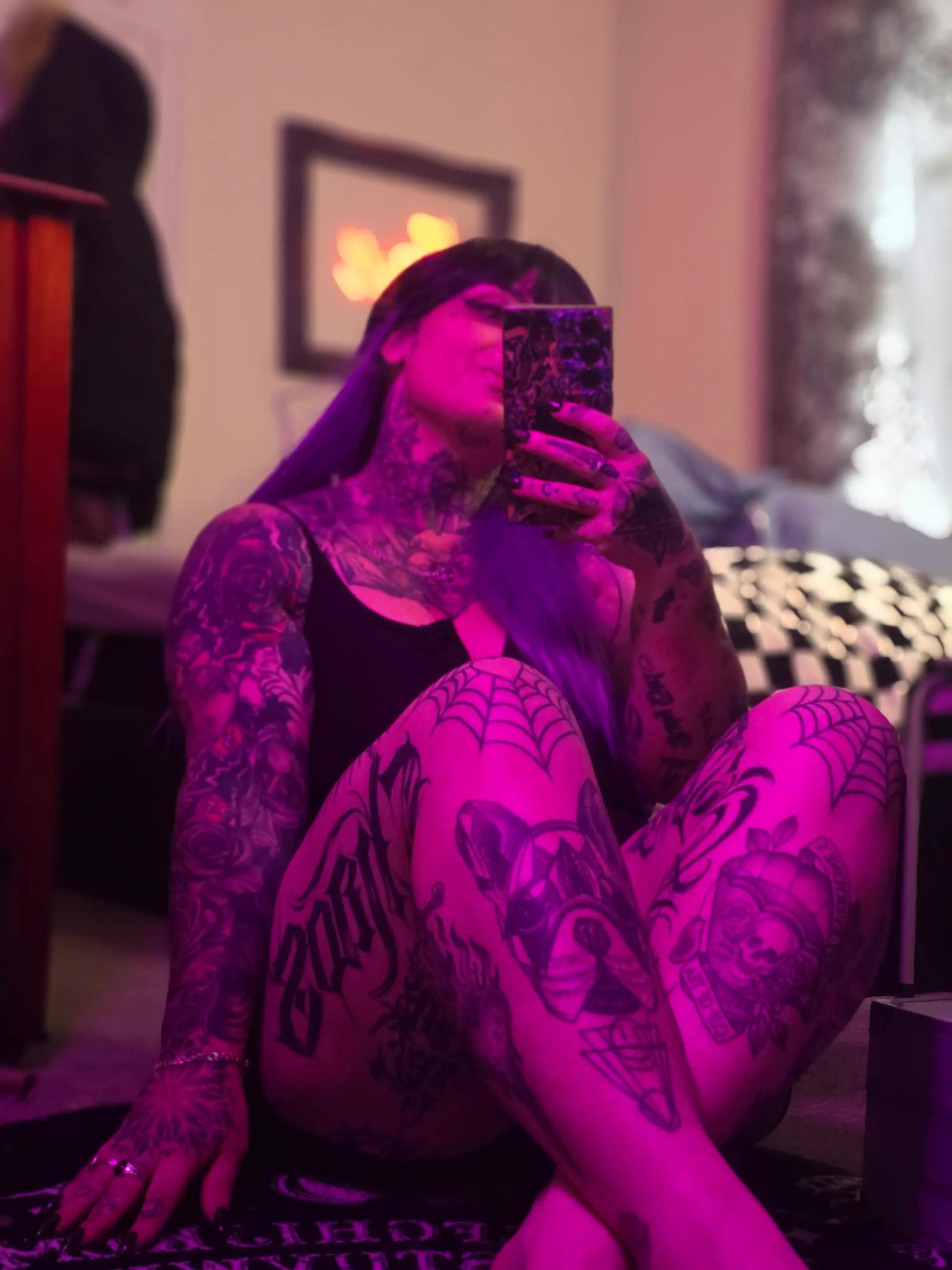 @𝔅𝔞𝔟𝔶𝔊𝔦𝔯𝔩𝔊𝔬𝔱𝔥𝔦𝔠𝔠