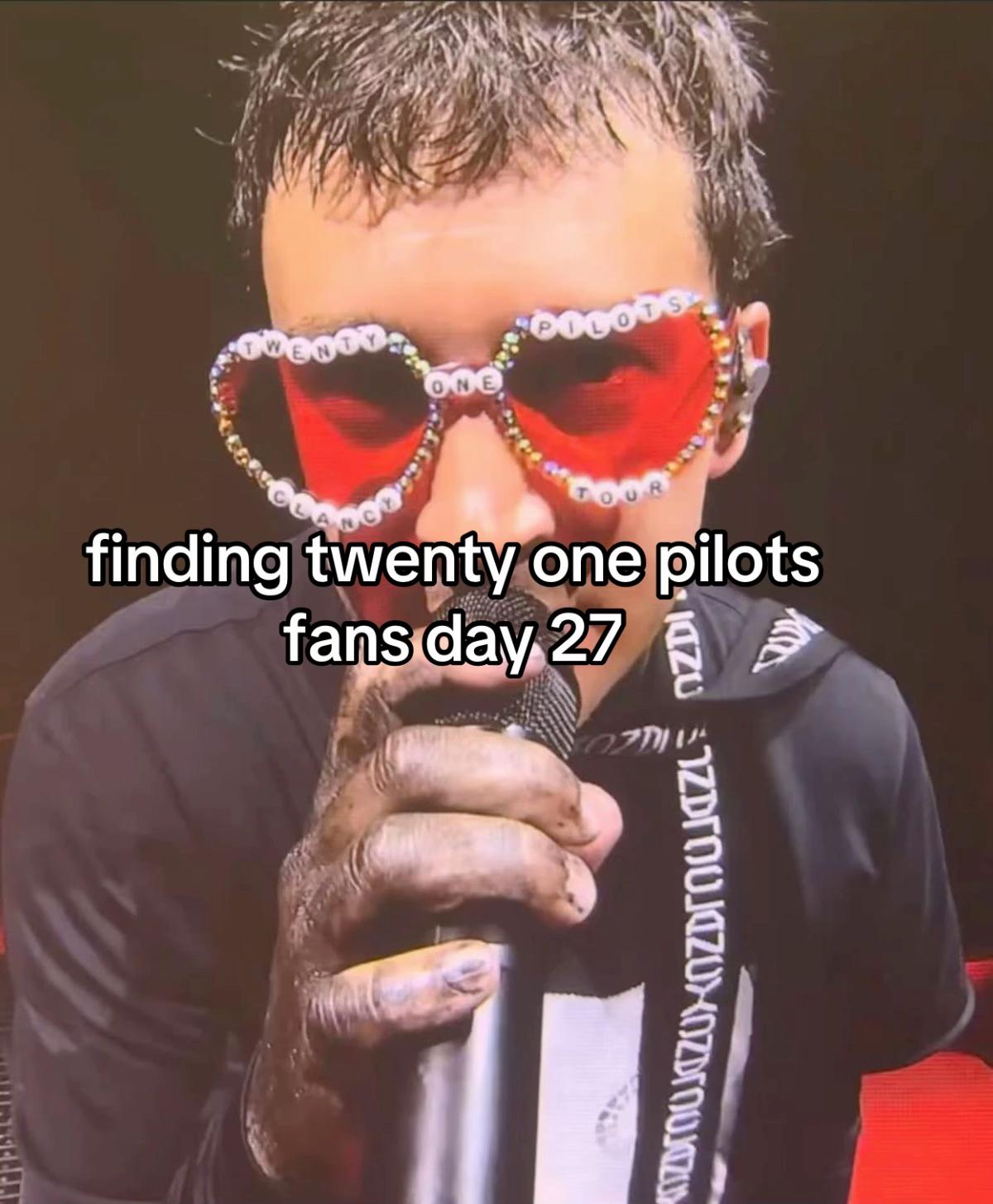 @mia |-/