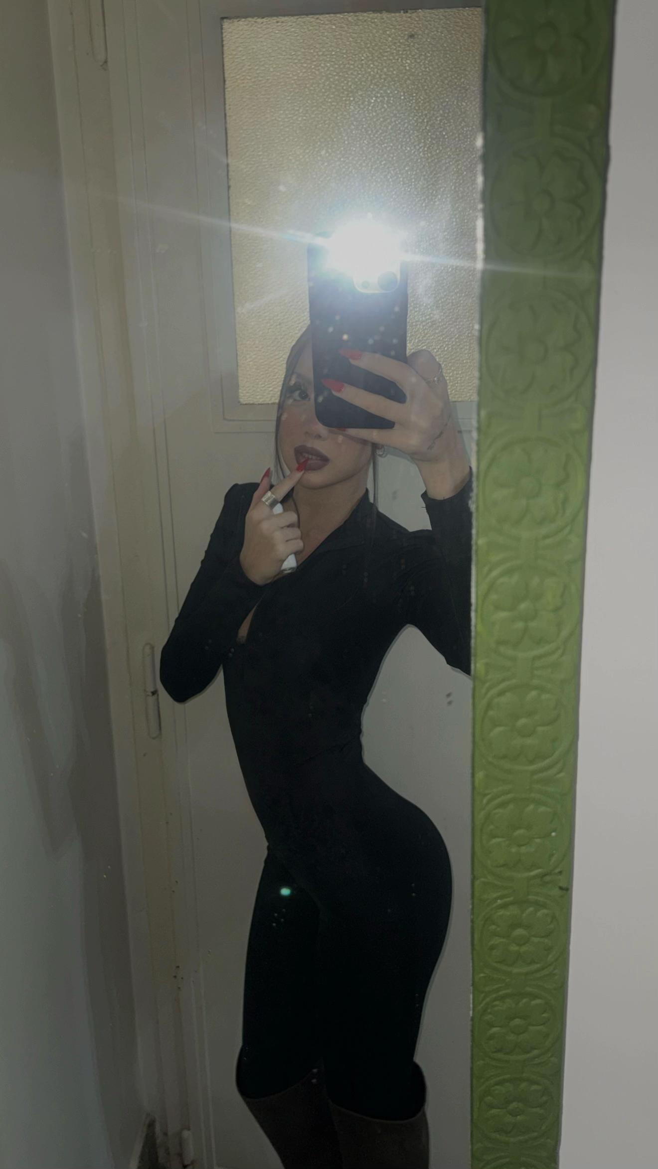 @T A N I A