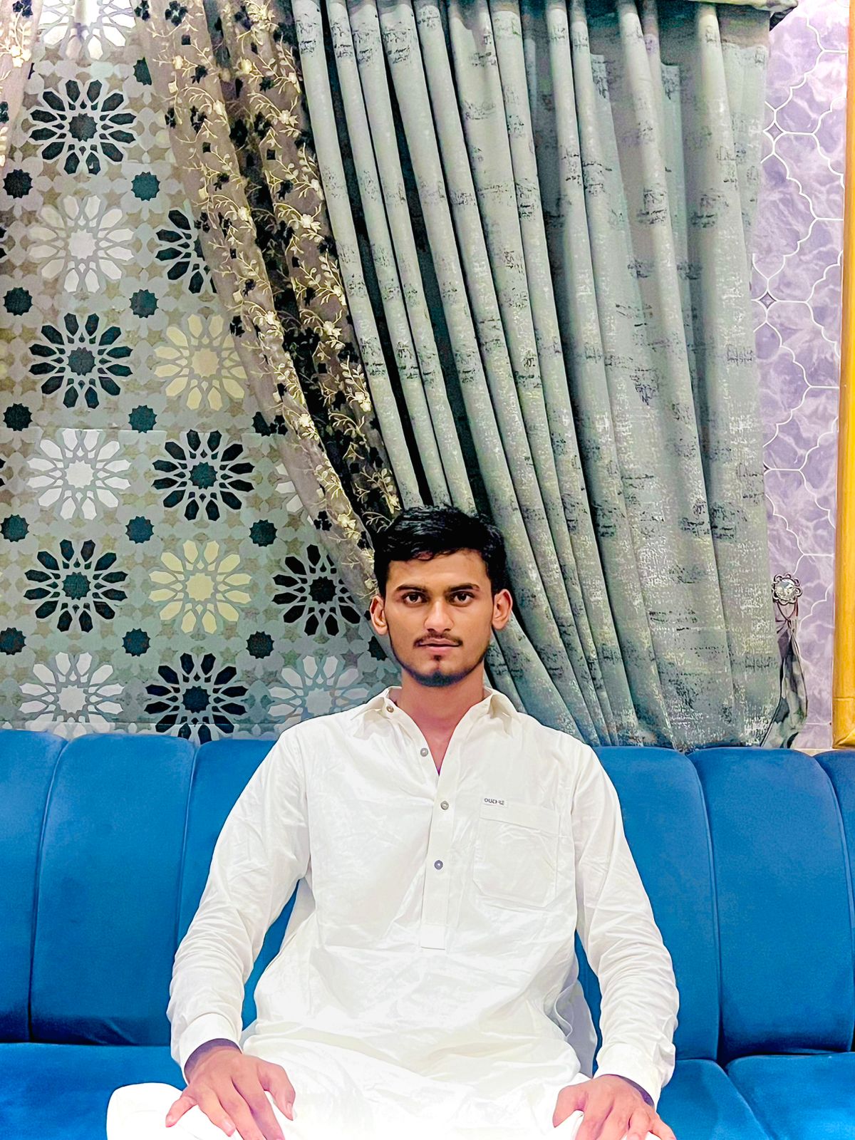 @MaNa BaSrA..🖤😎